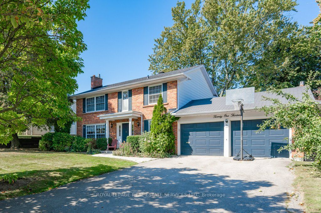 2113 Agincourt Cres