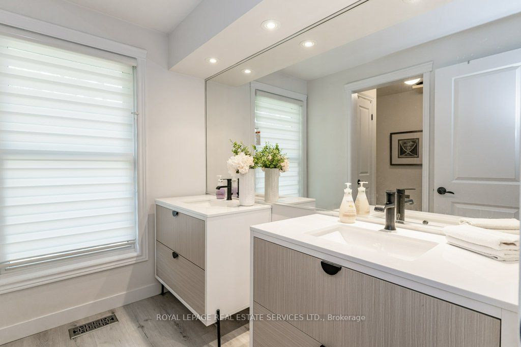 2113 Agincourt Cres