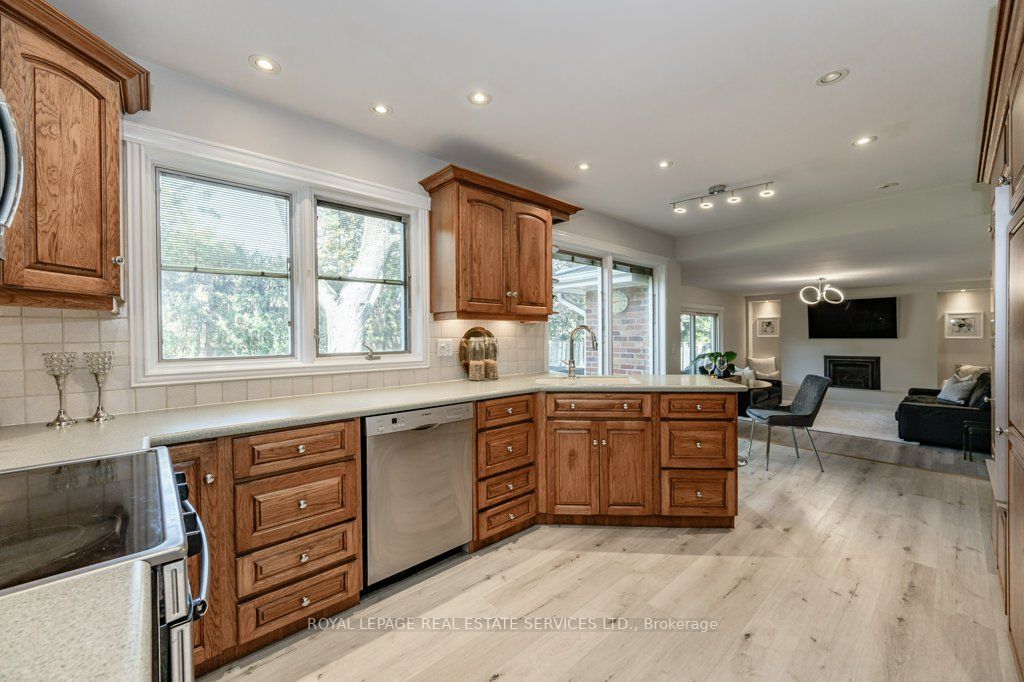 2113 Agincourt Cres