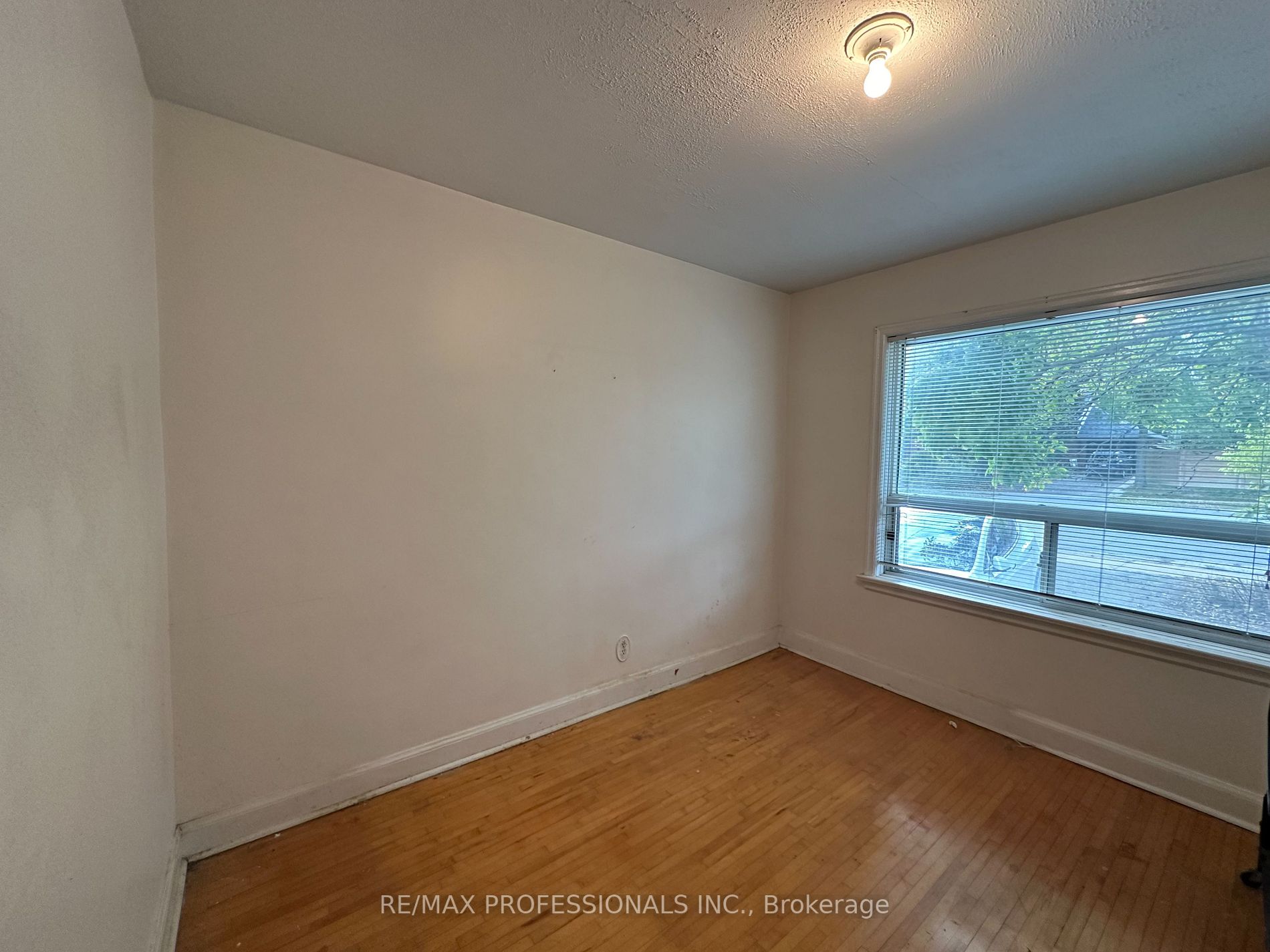 34 Dixon Rd