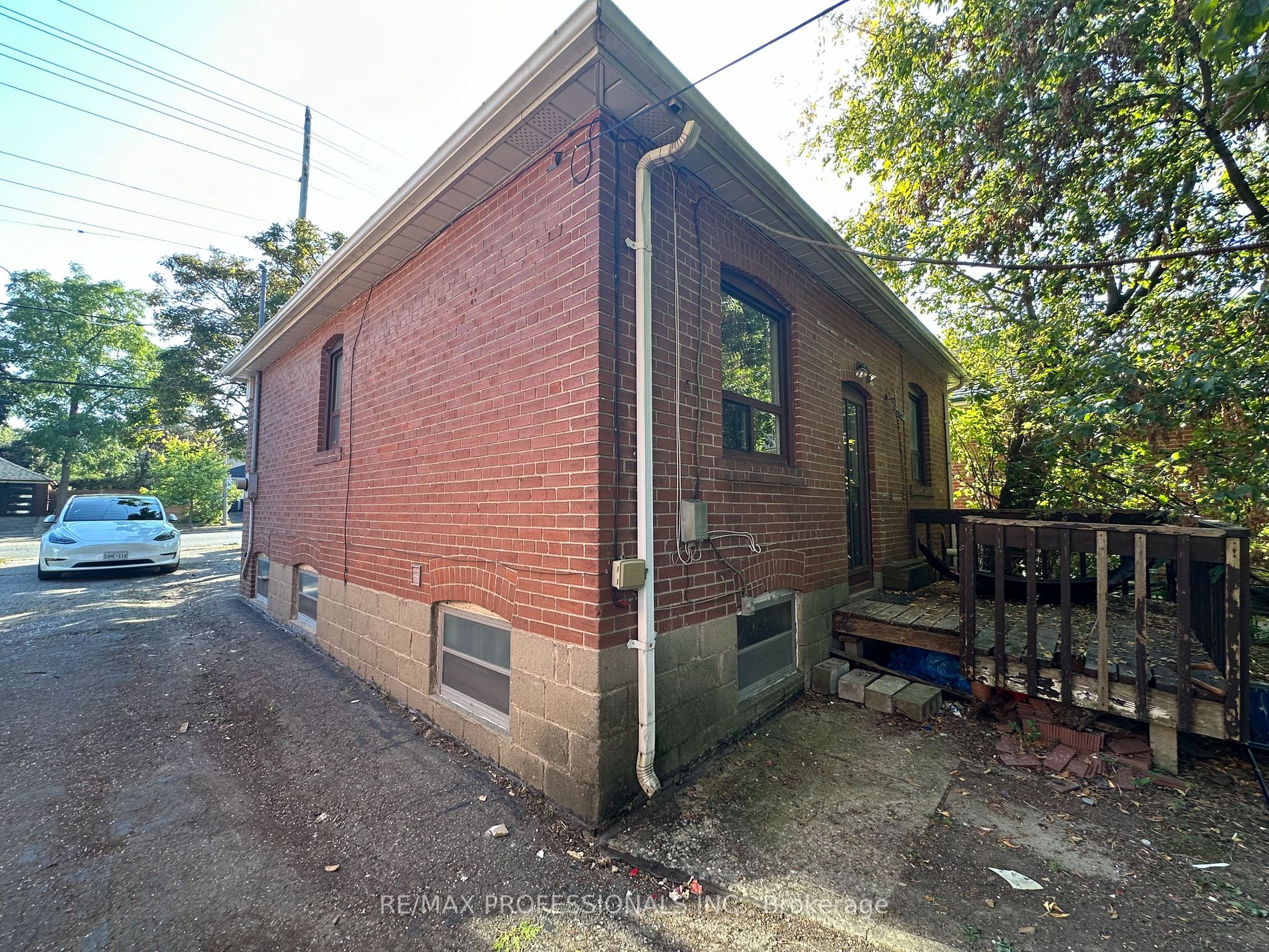 34 Dixon Rd