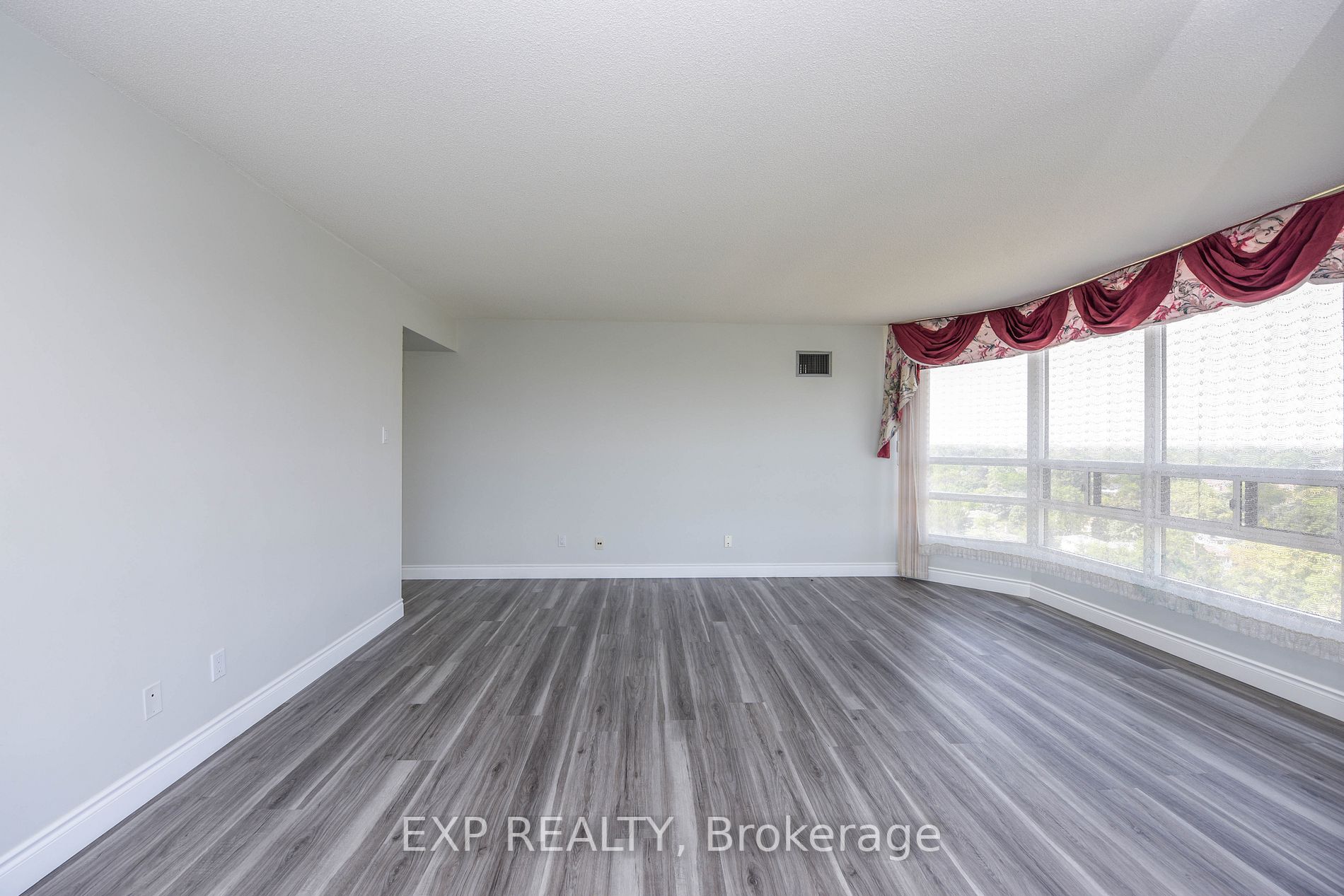 320 Mill St S, #910