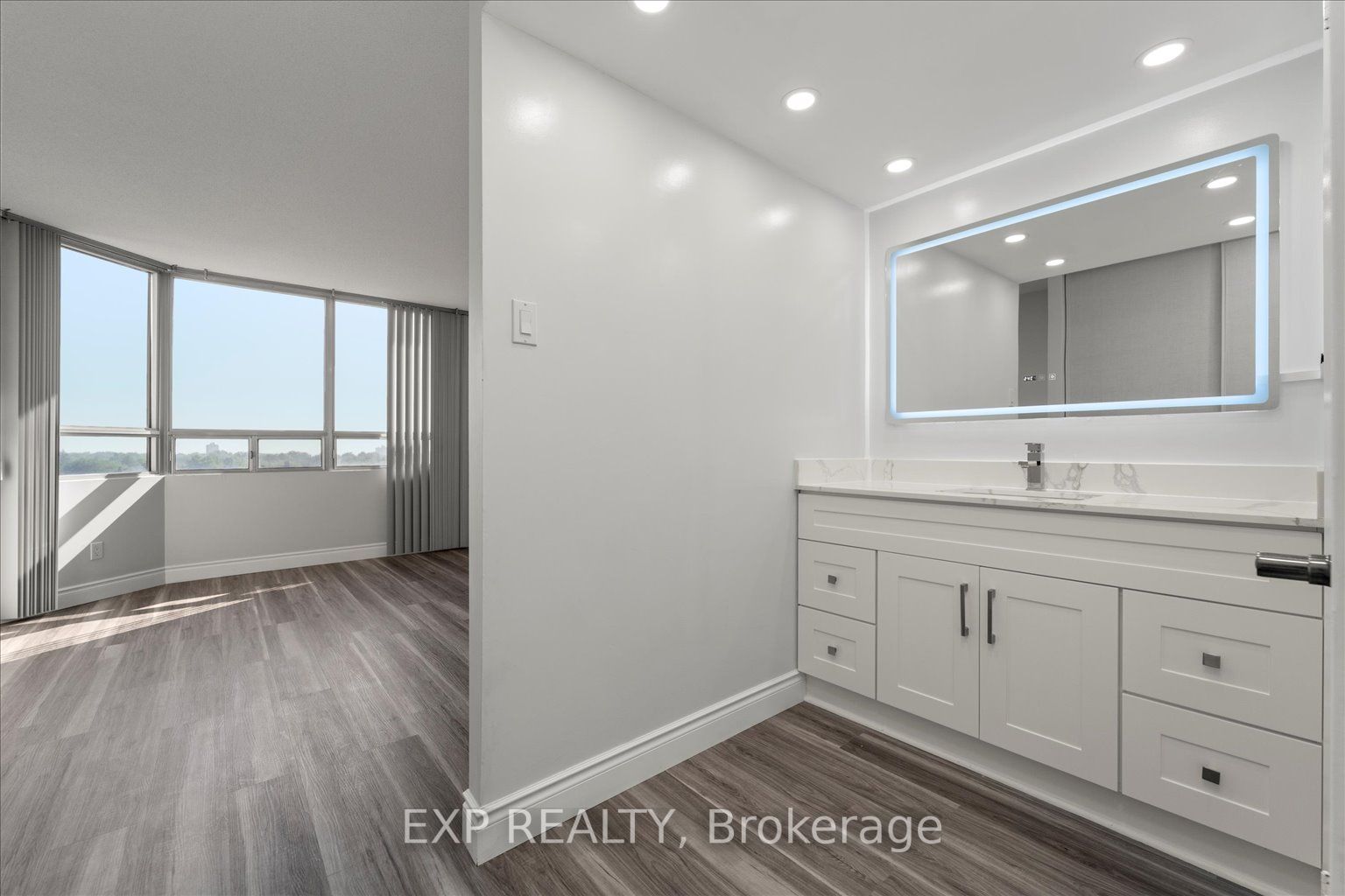 320 Mill St S, #910
