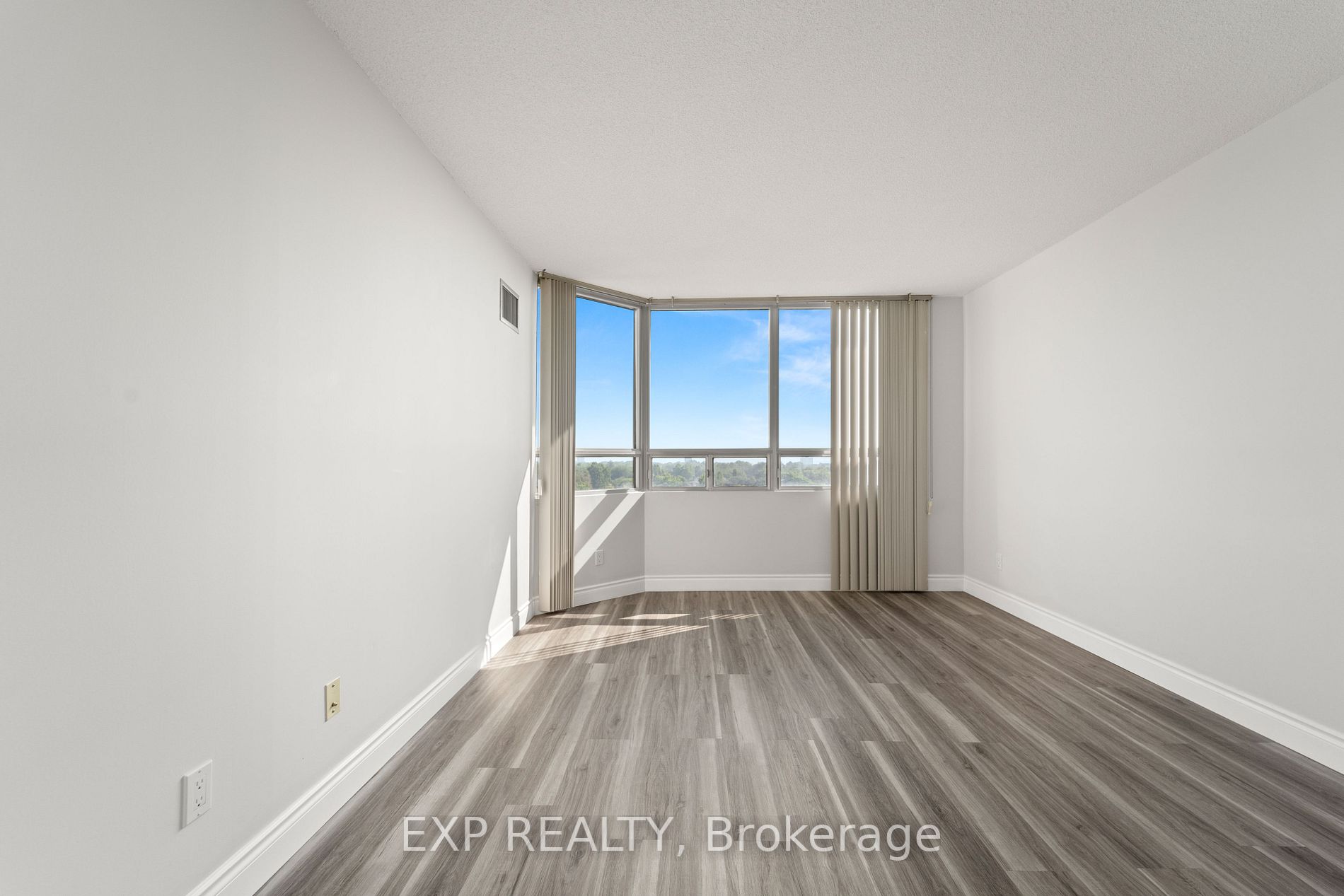 320 Mill St S, #910