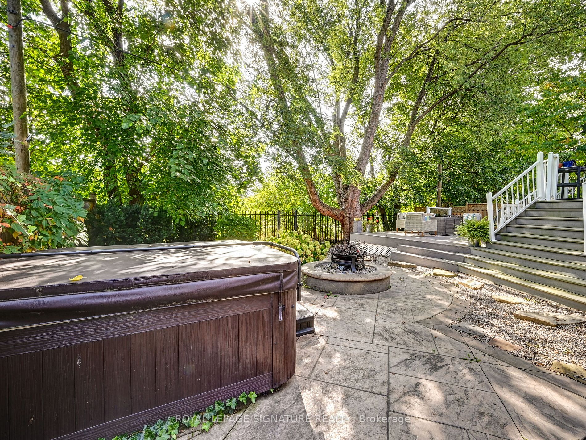 762 Duchess Dr