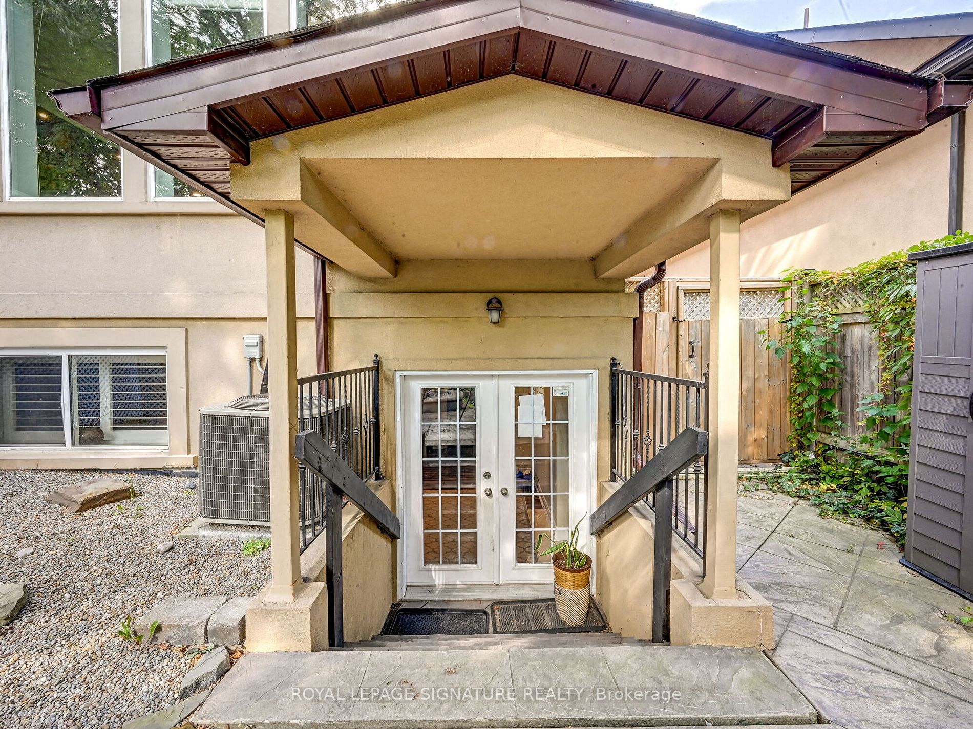 762 Duchess Dr