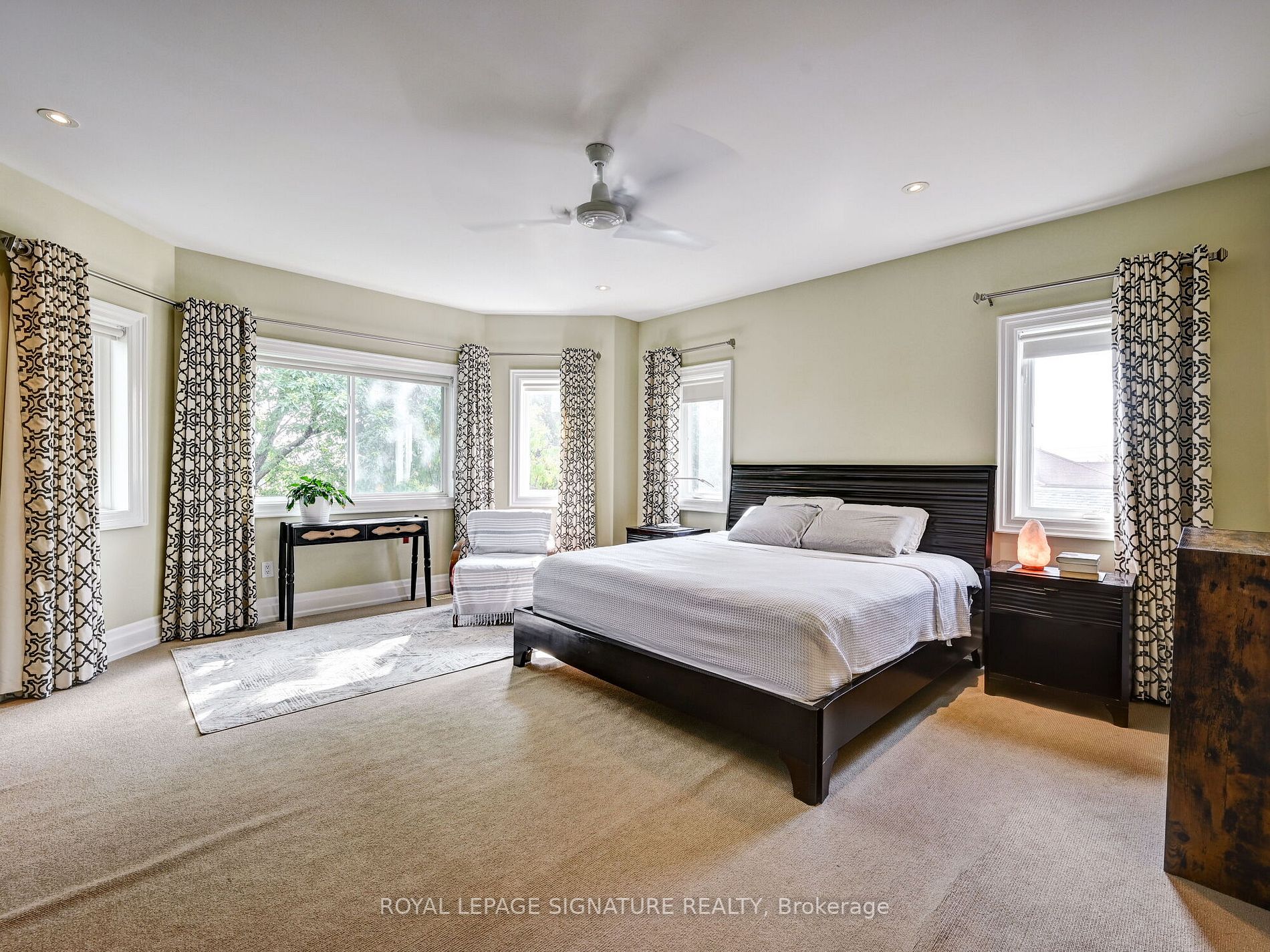 762 Duchess Dr