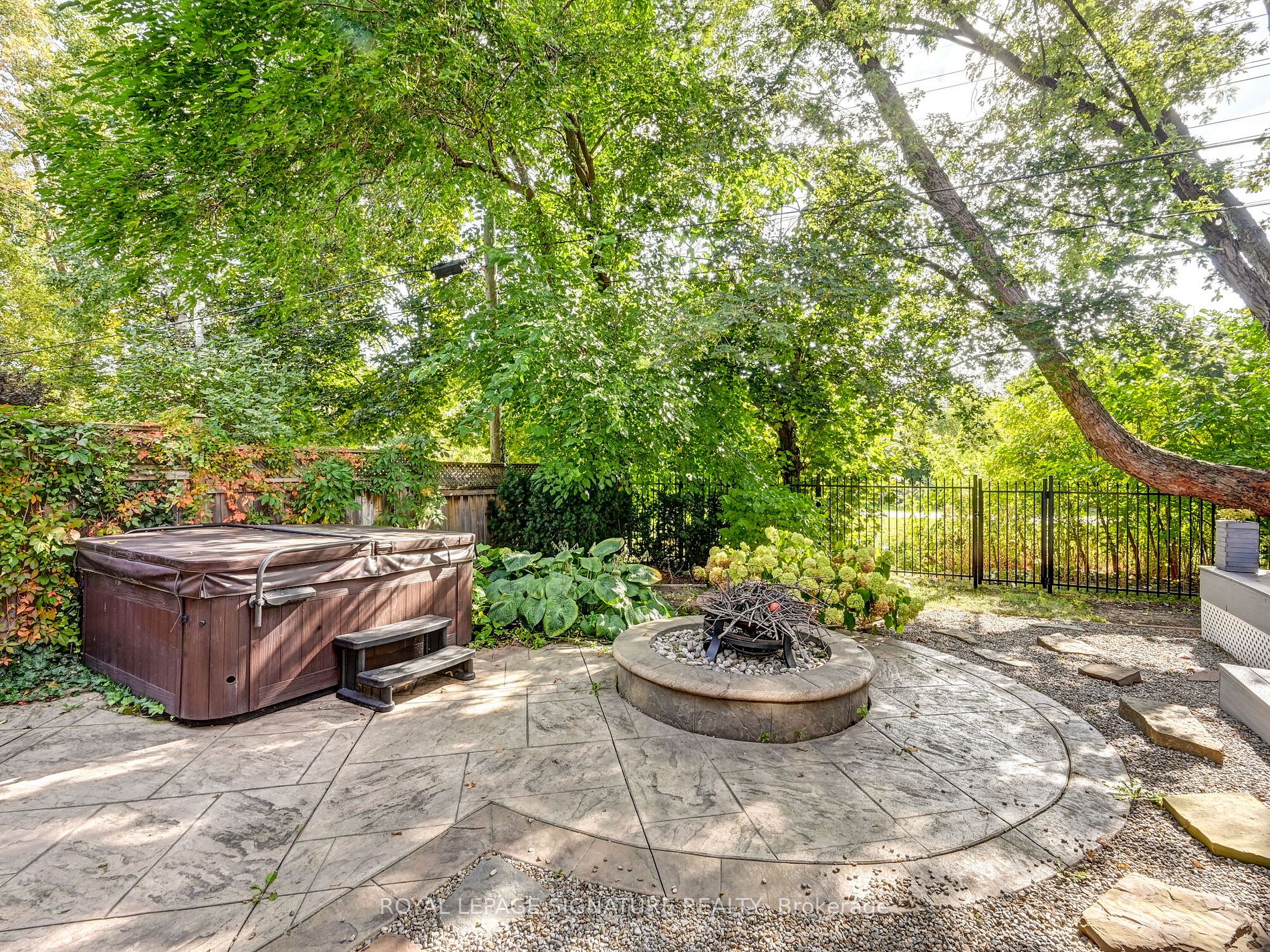 762 Duchess Dr