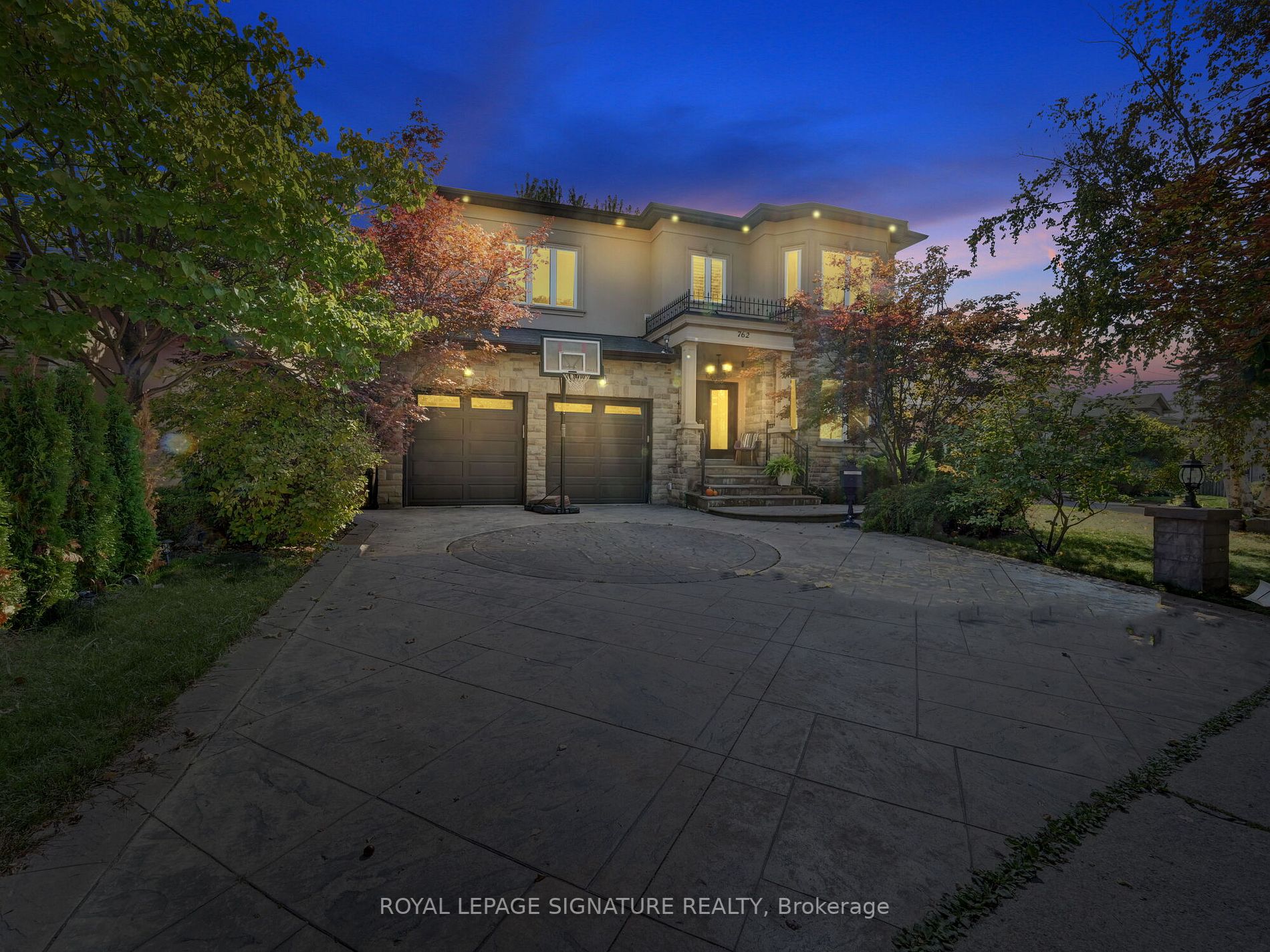 762 Duchess Dr