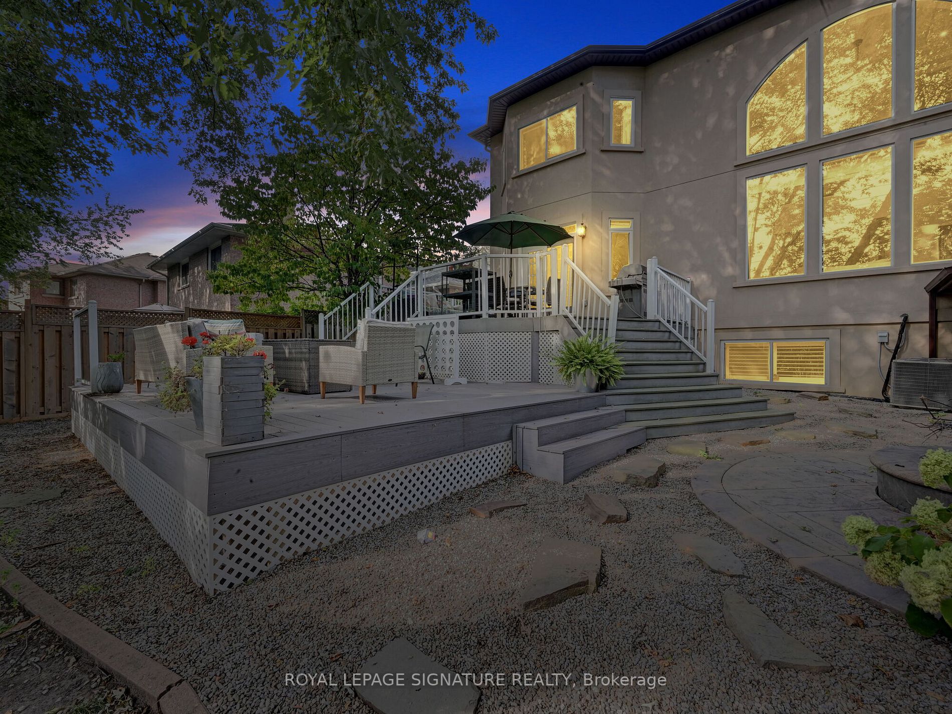762 Duchess Dr