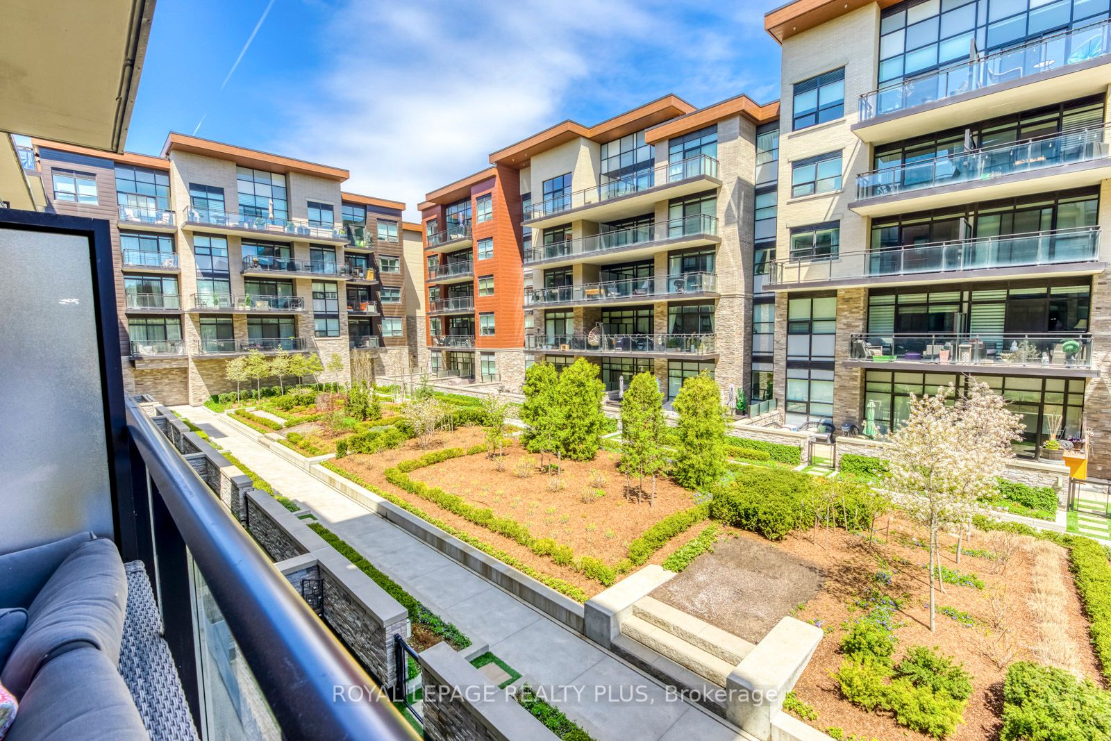 1575 Lakeshore Rd W, #146