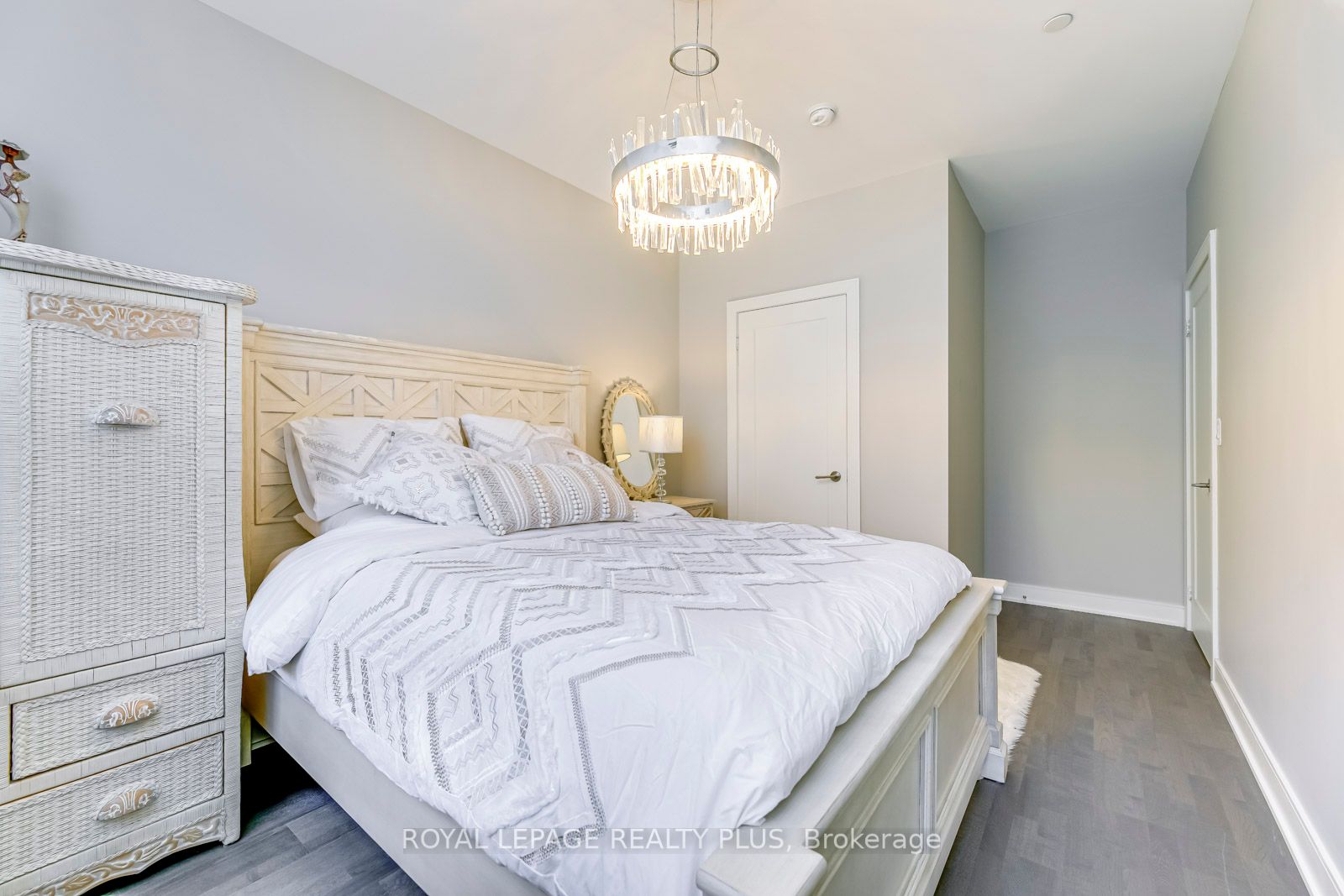 1575 Lakeshore Rd W, #146