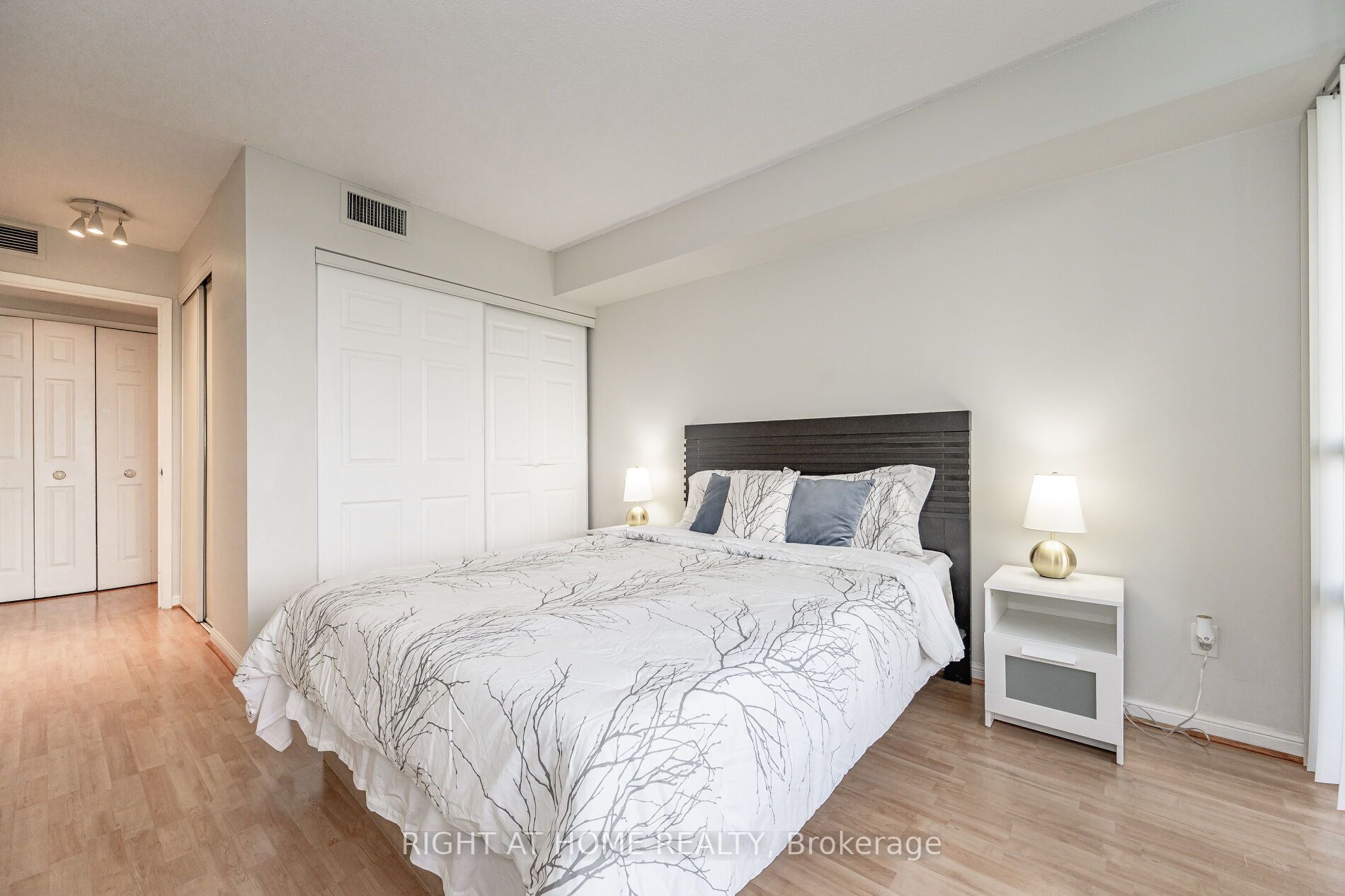 45 Kingsbridge Garden Circle, #503