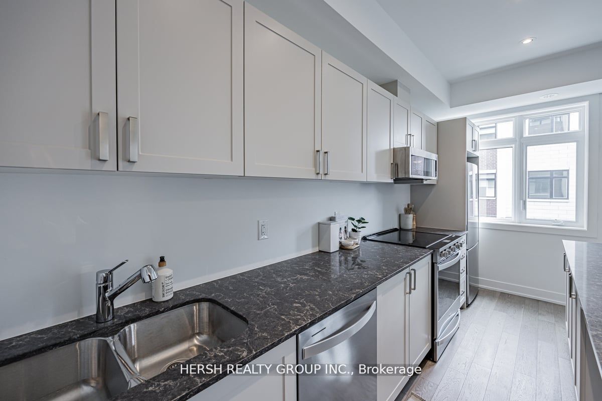 1095 Douglas Mccurdy Comm, #256