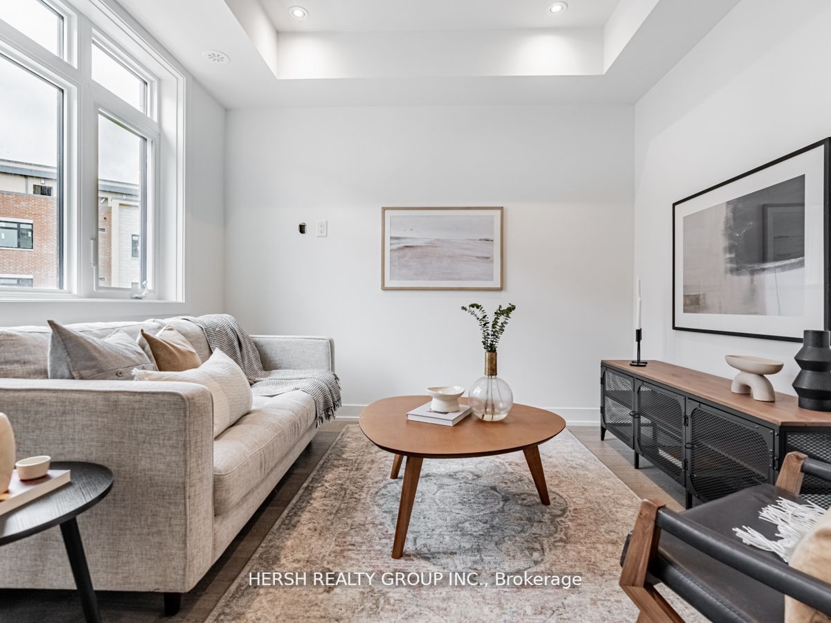 1095 Douglas Mccurdy Comm, #256