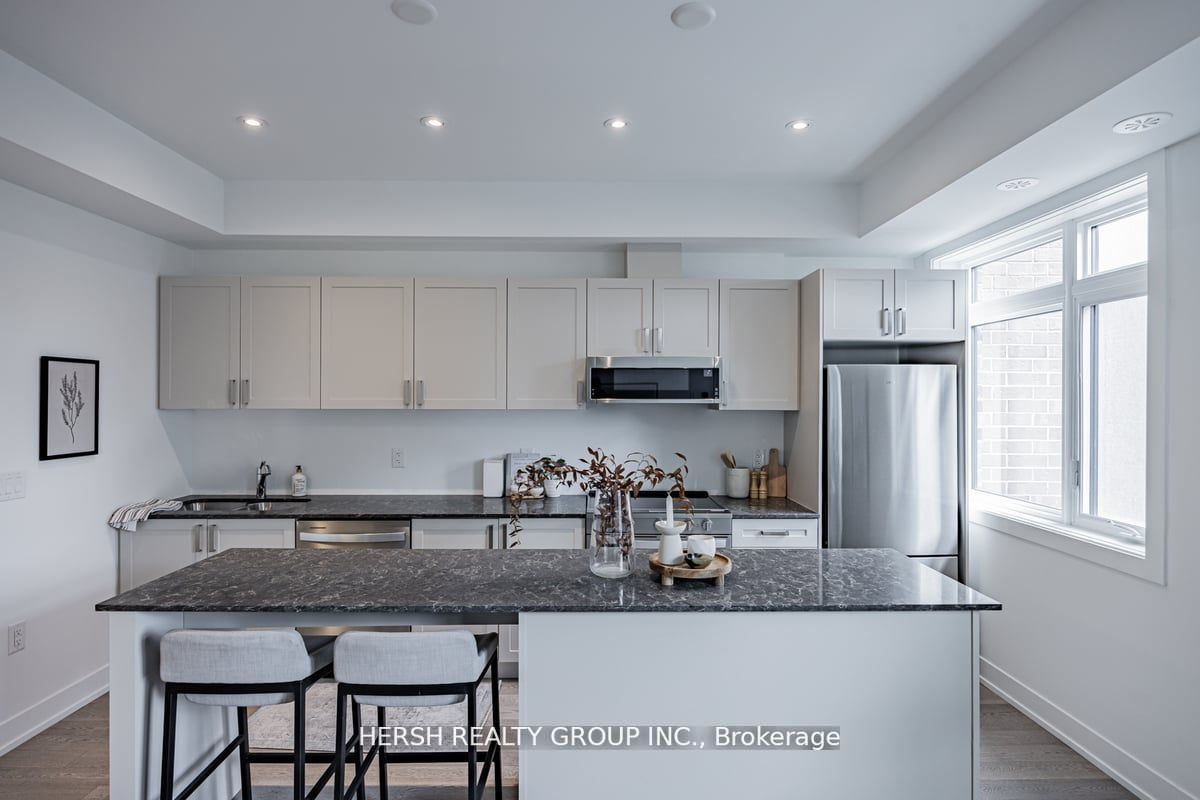 1095 Douglas Mccurdy Comm, #256