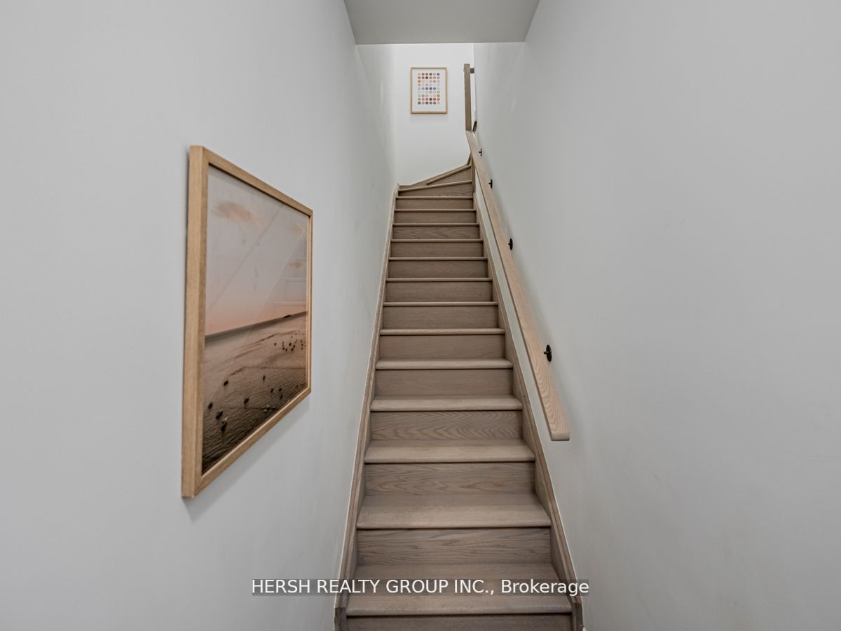 1095 Douglas Mccurdy Comm, #256