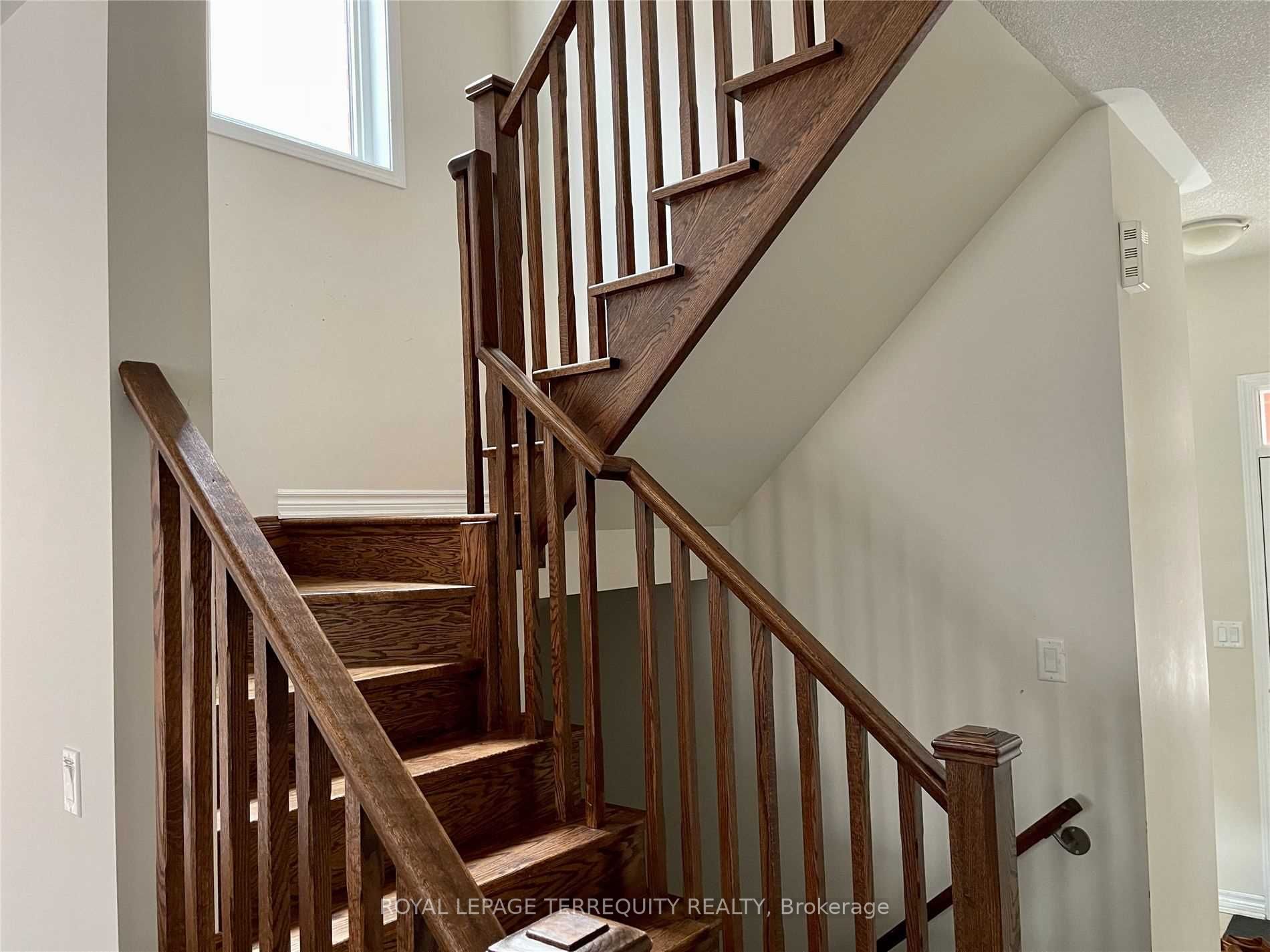 903 Penson Cres
