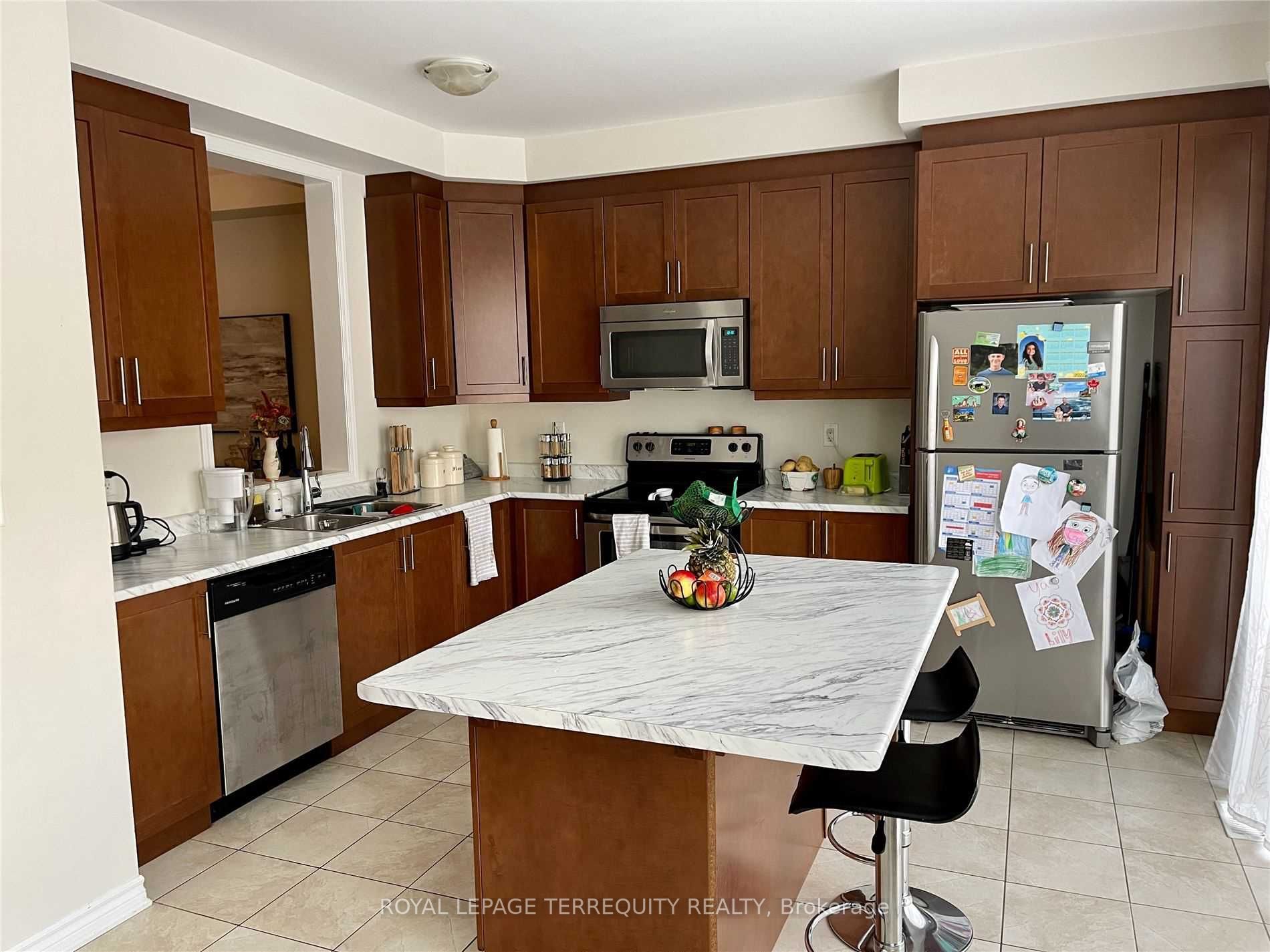 903 Penson Cres