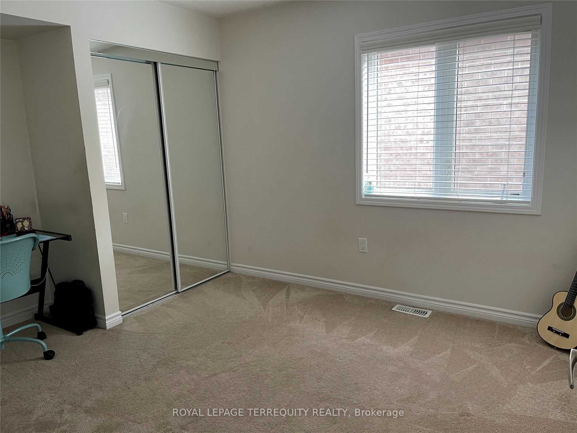 903 Penson Cres