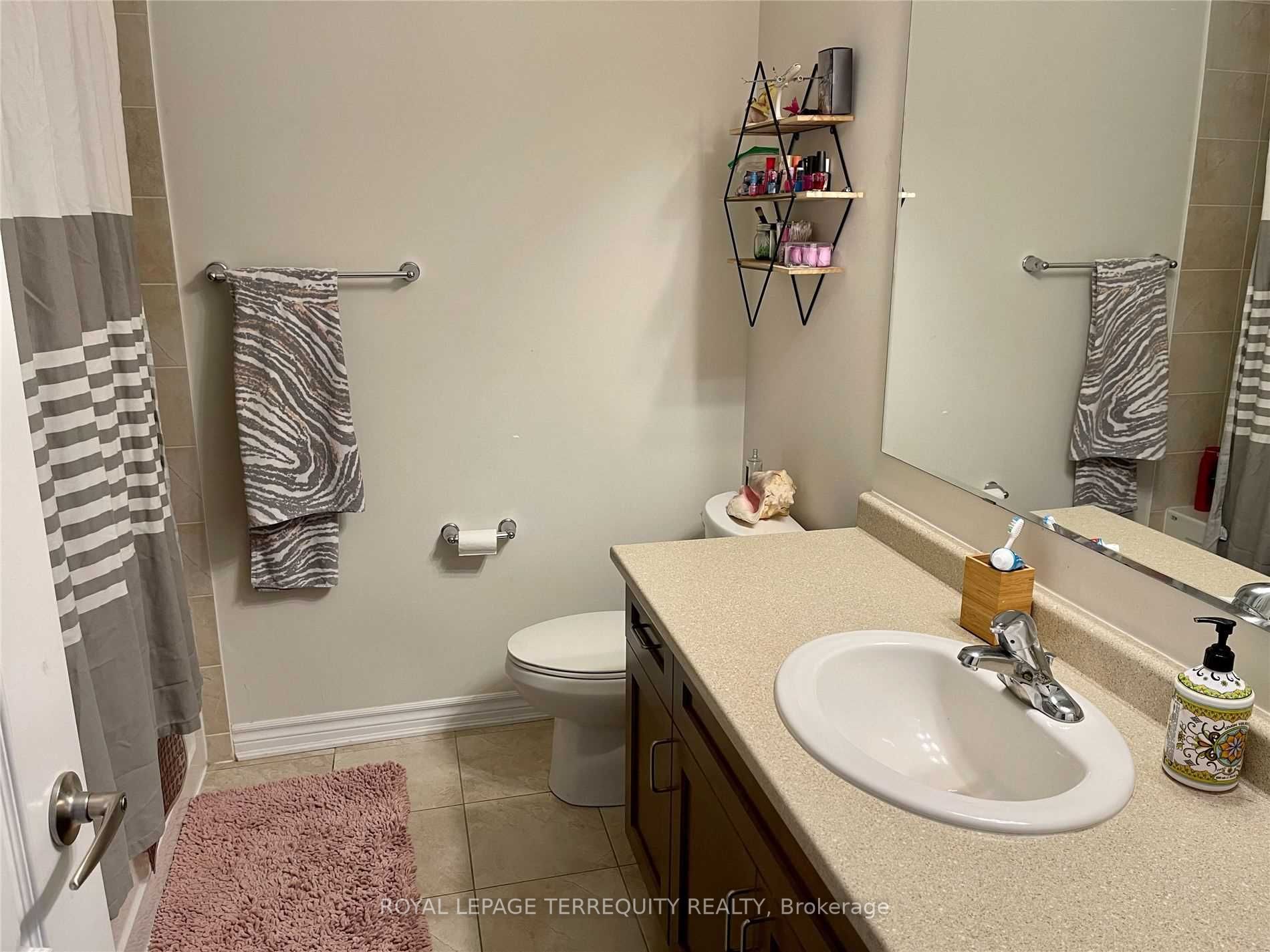 903 Penson Cres