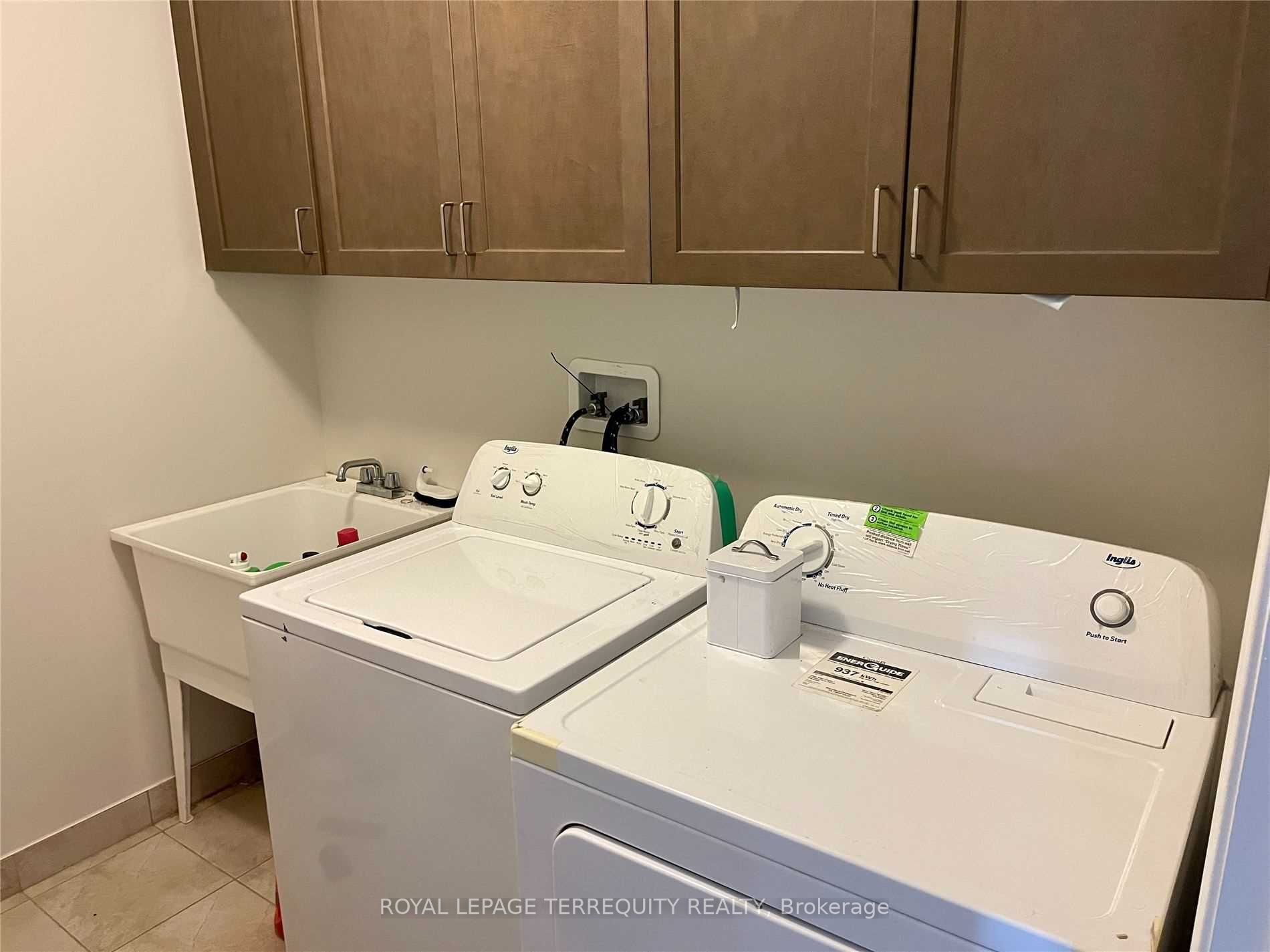 903 Penson Cres