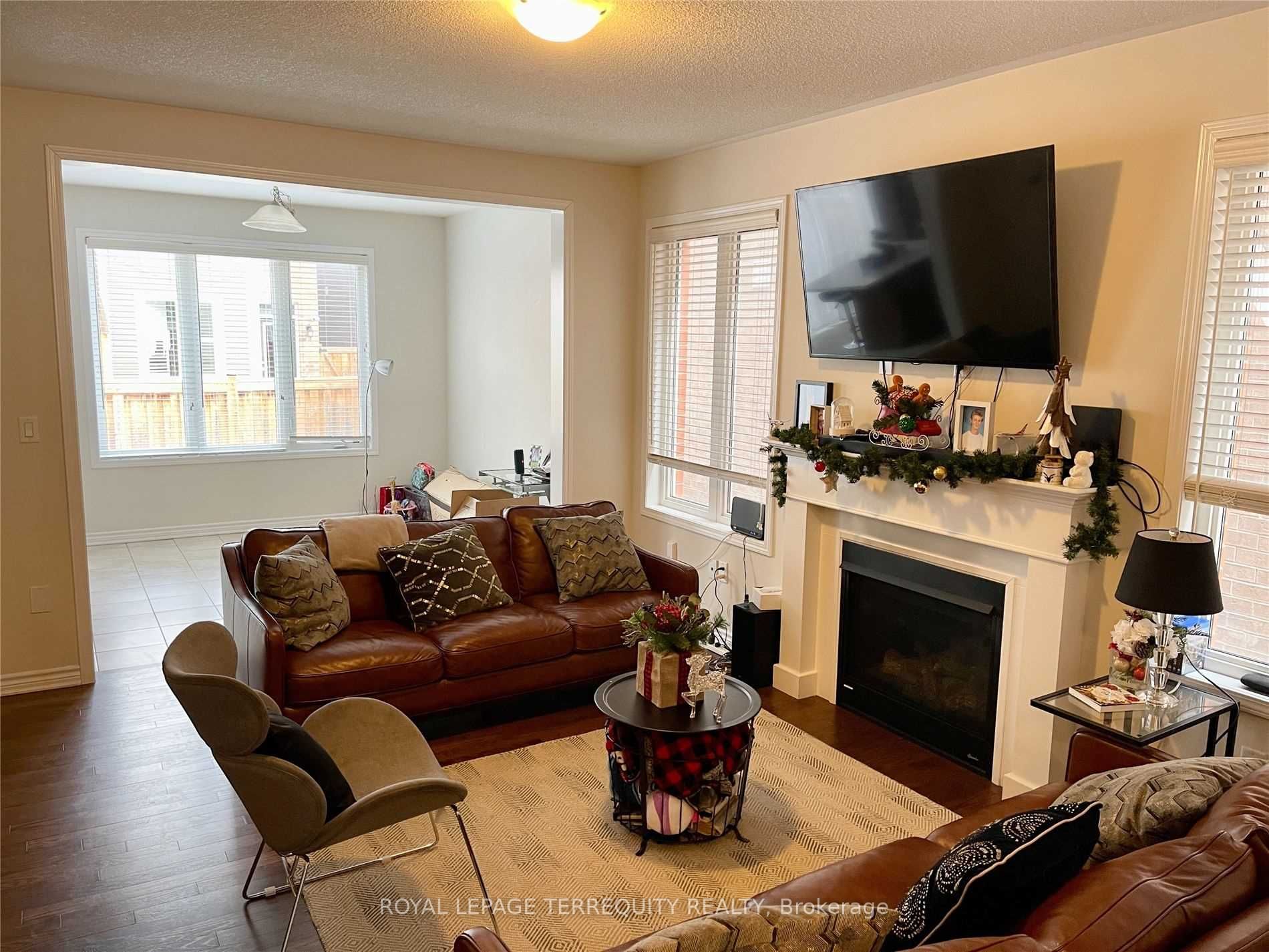 903 Penson Cres