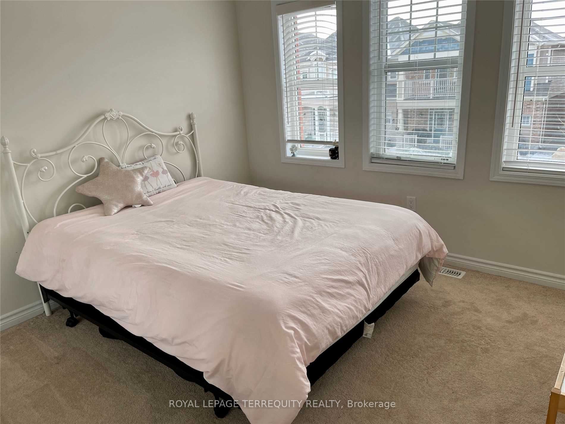903 Penson Cres