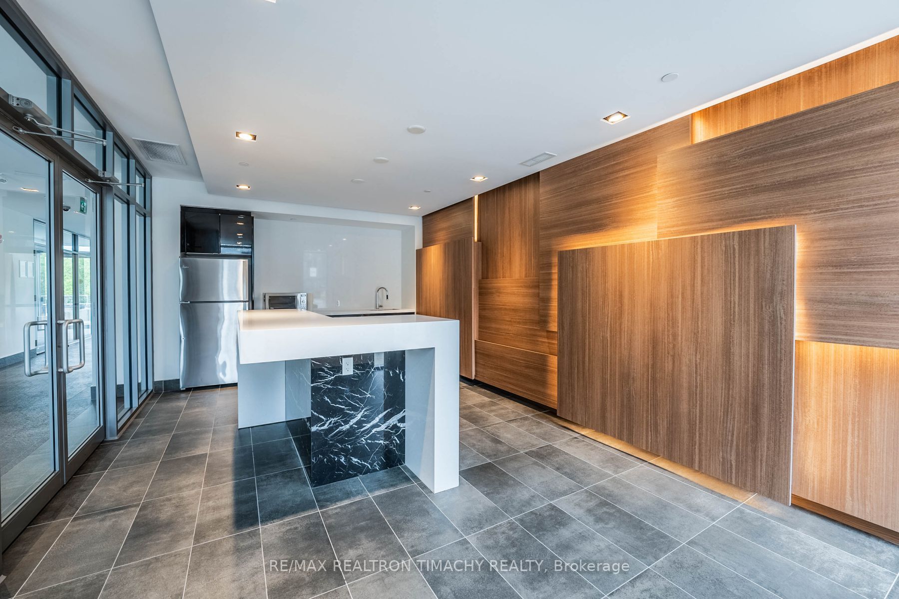 5260 Dundas Street, #C307