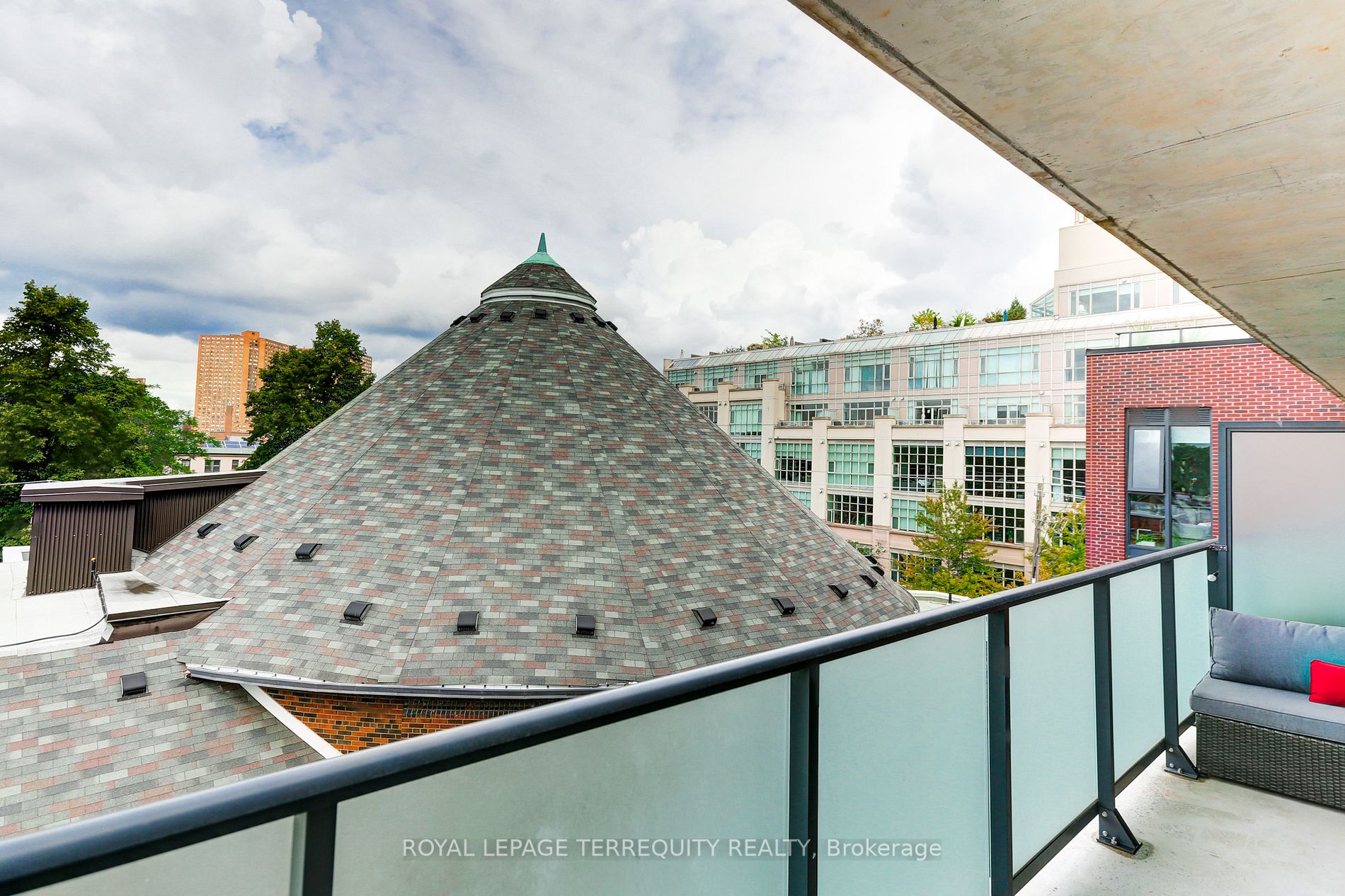 430 Roncesvalles Ave, #515