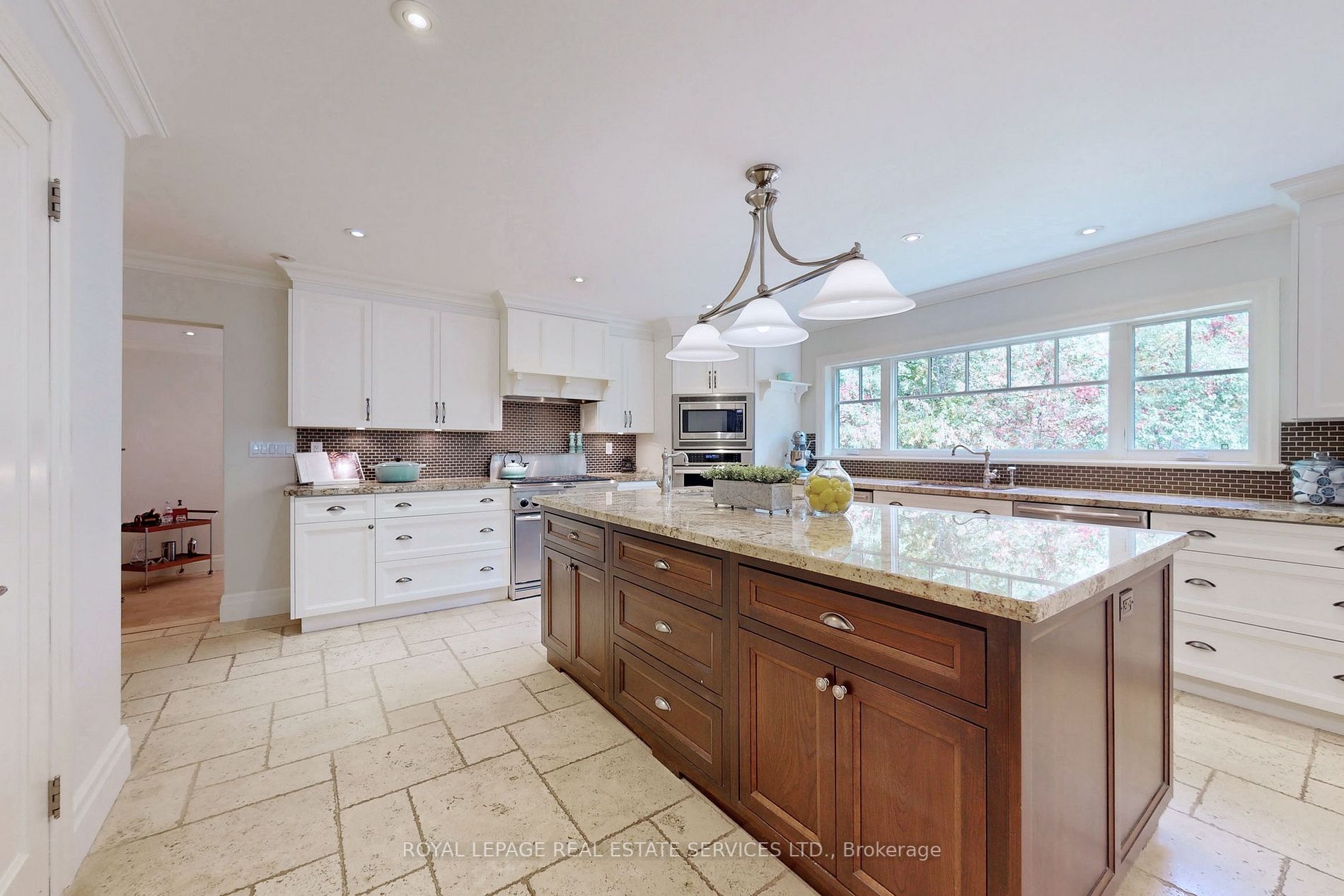 86 Elizabeth St S