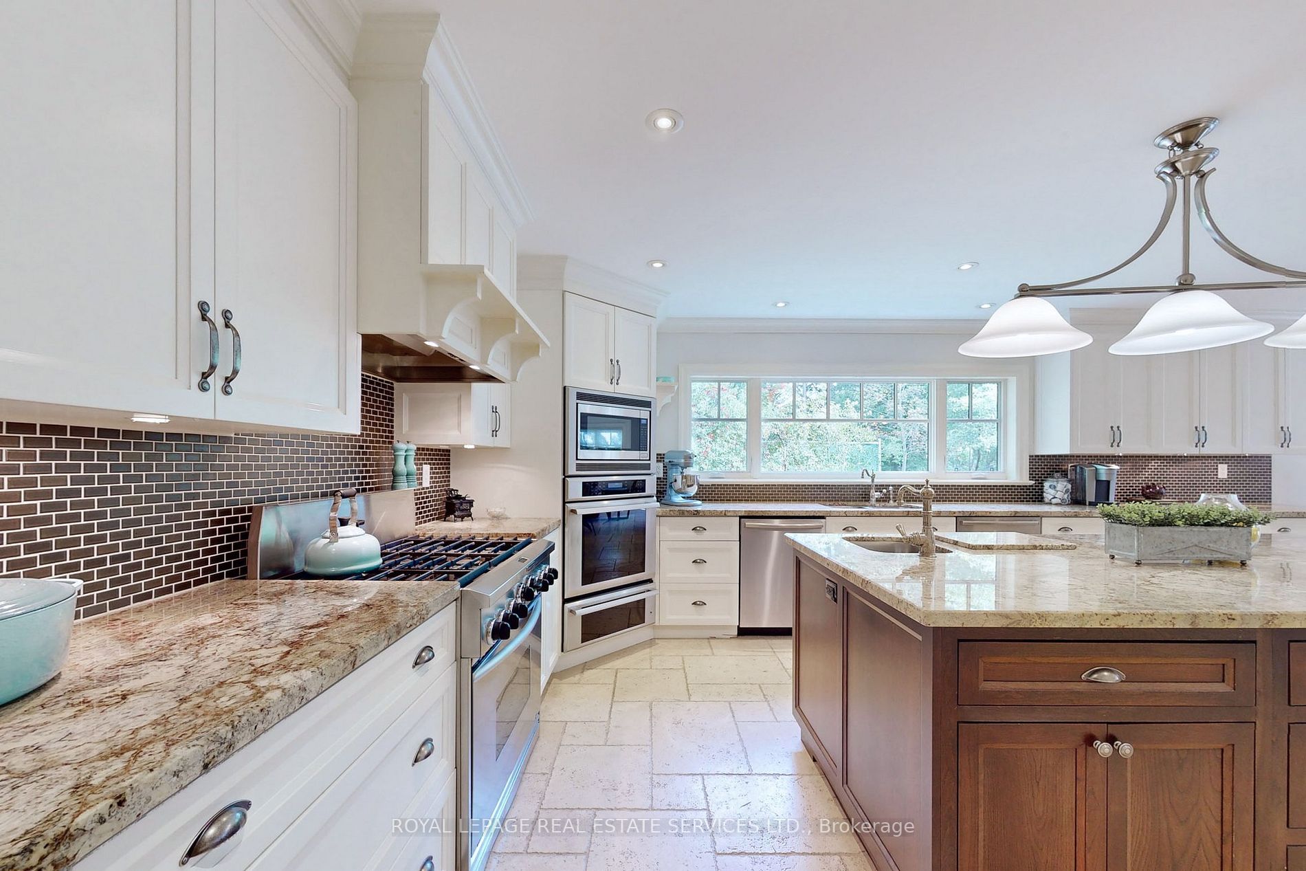 86 Elizabeth St S
