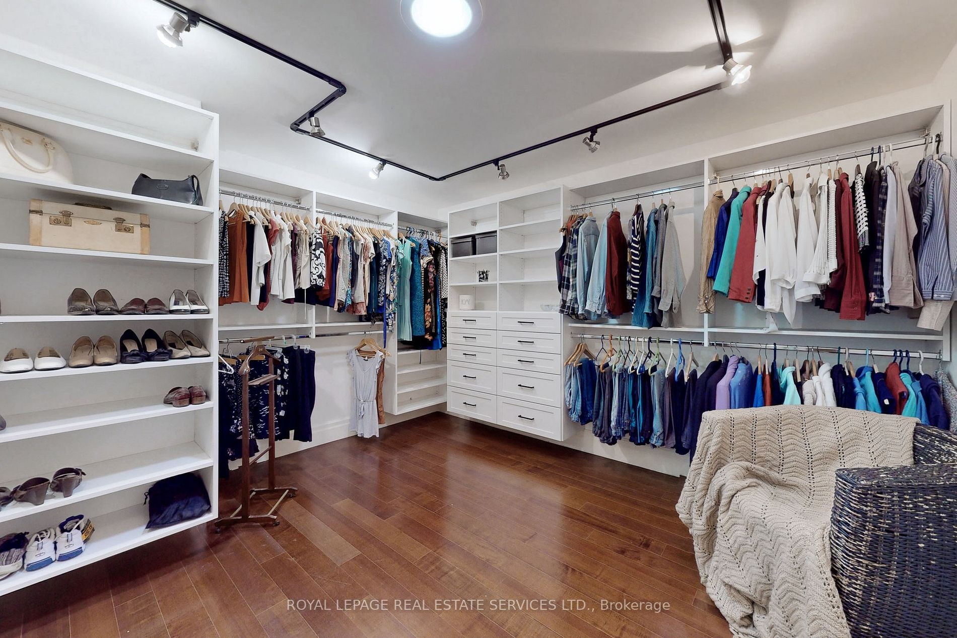 86 Elizabeth St S
