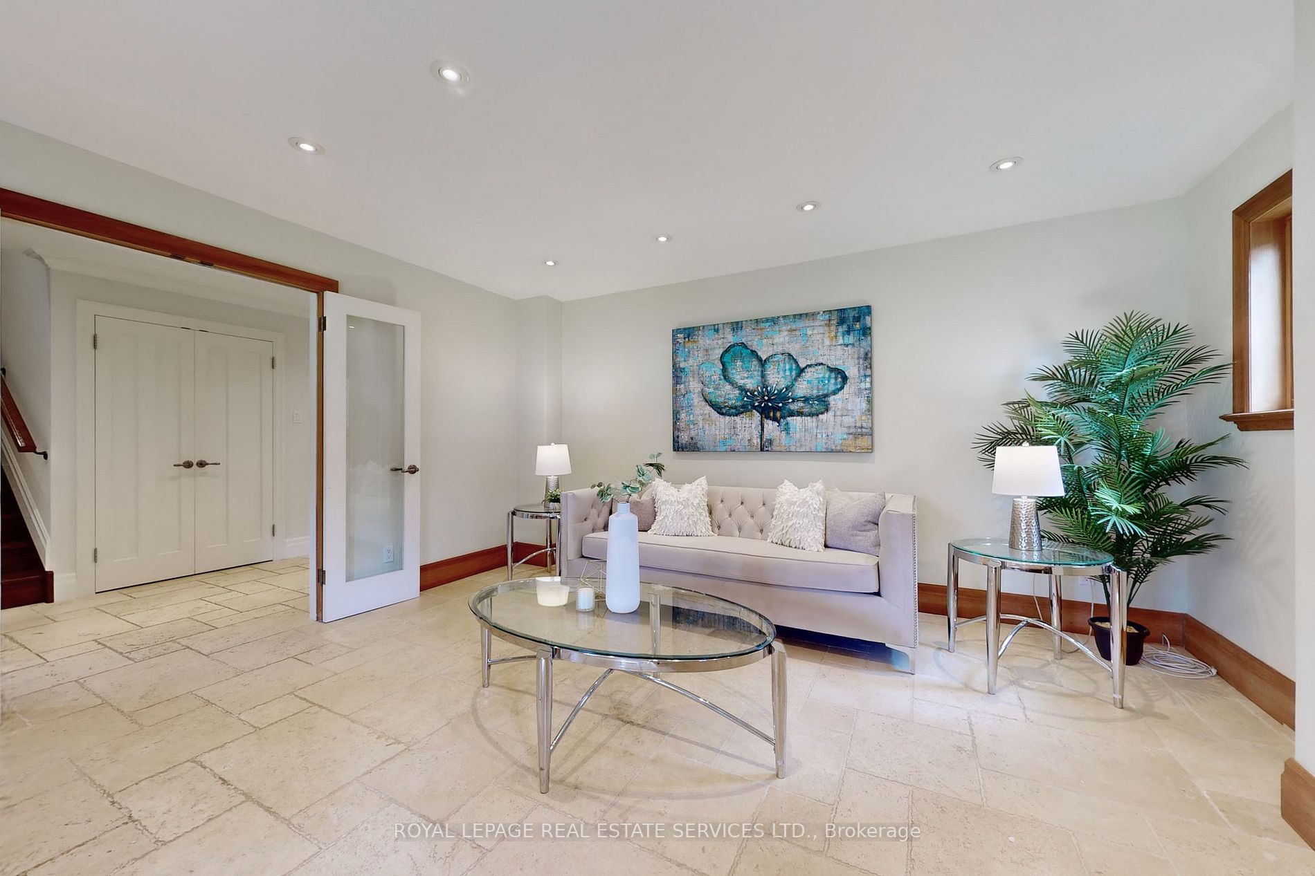 86 Elizabeth St S