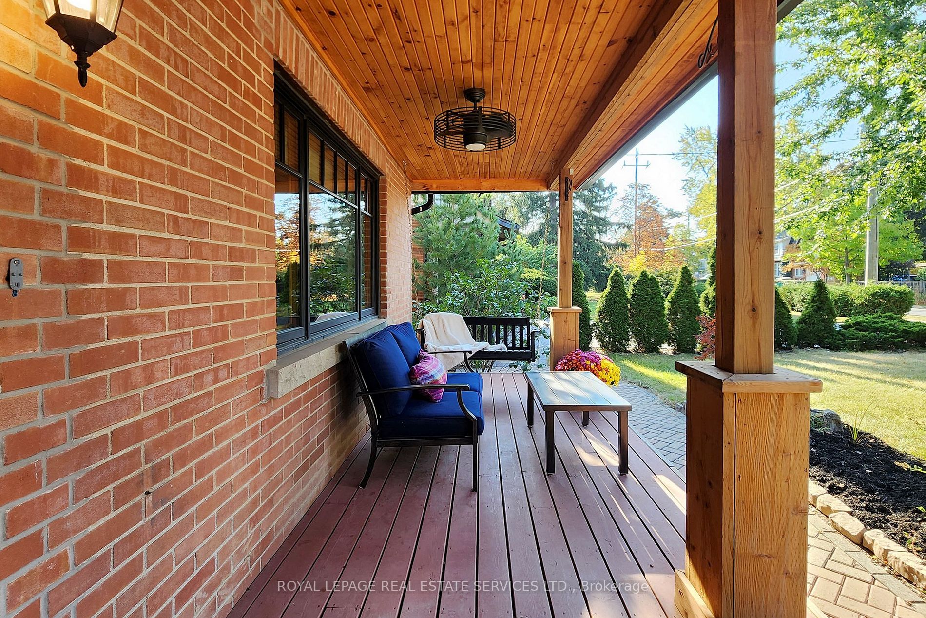 86 Elizabeth St S