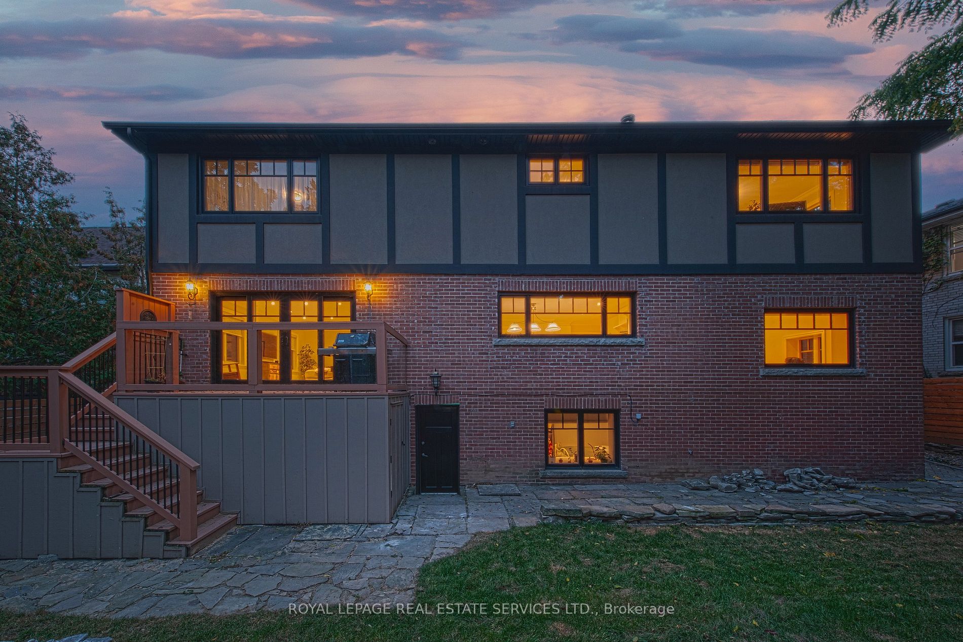 86 Elizabeth St S