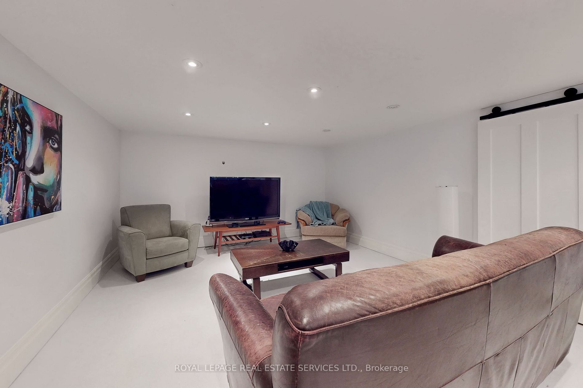 86 Elizabeth St S