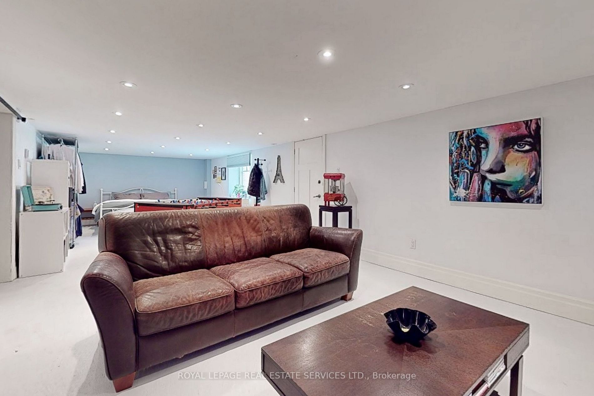 86 Elizabeth St S