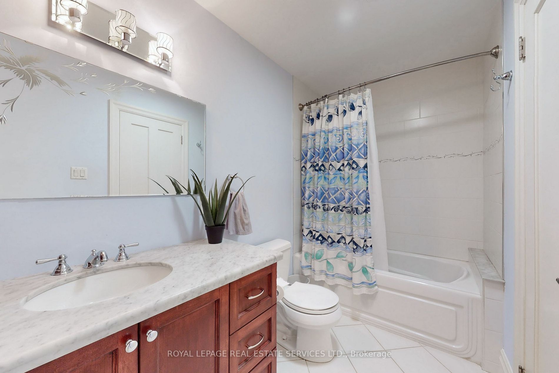 86 Elizabeth St S