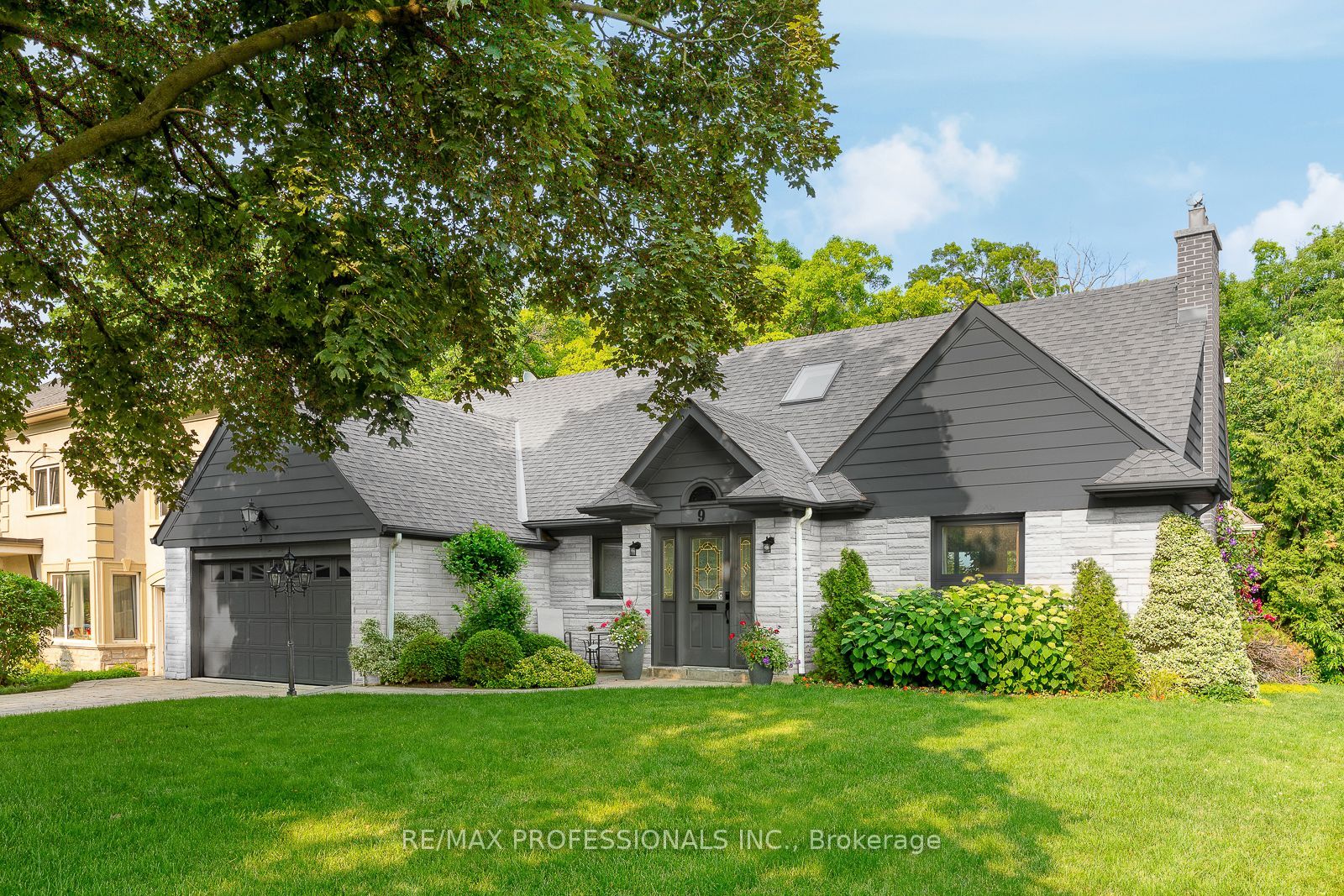 9 Hilldowntree Rd