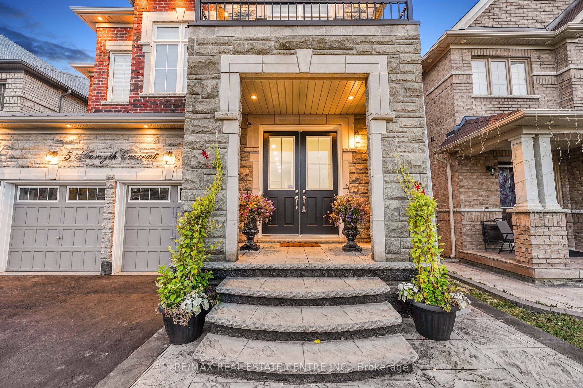 5 Forsyth Cres E