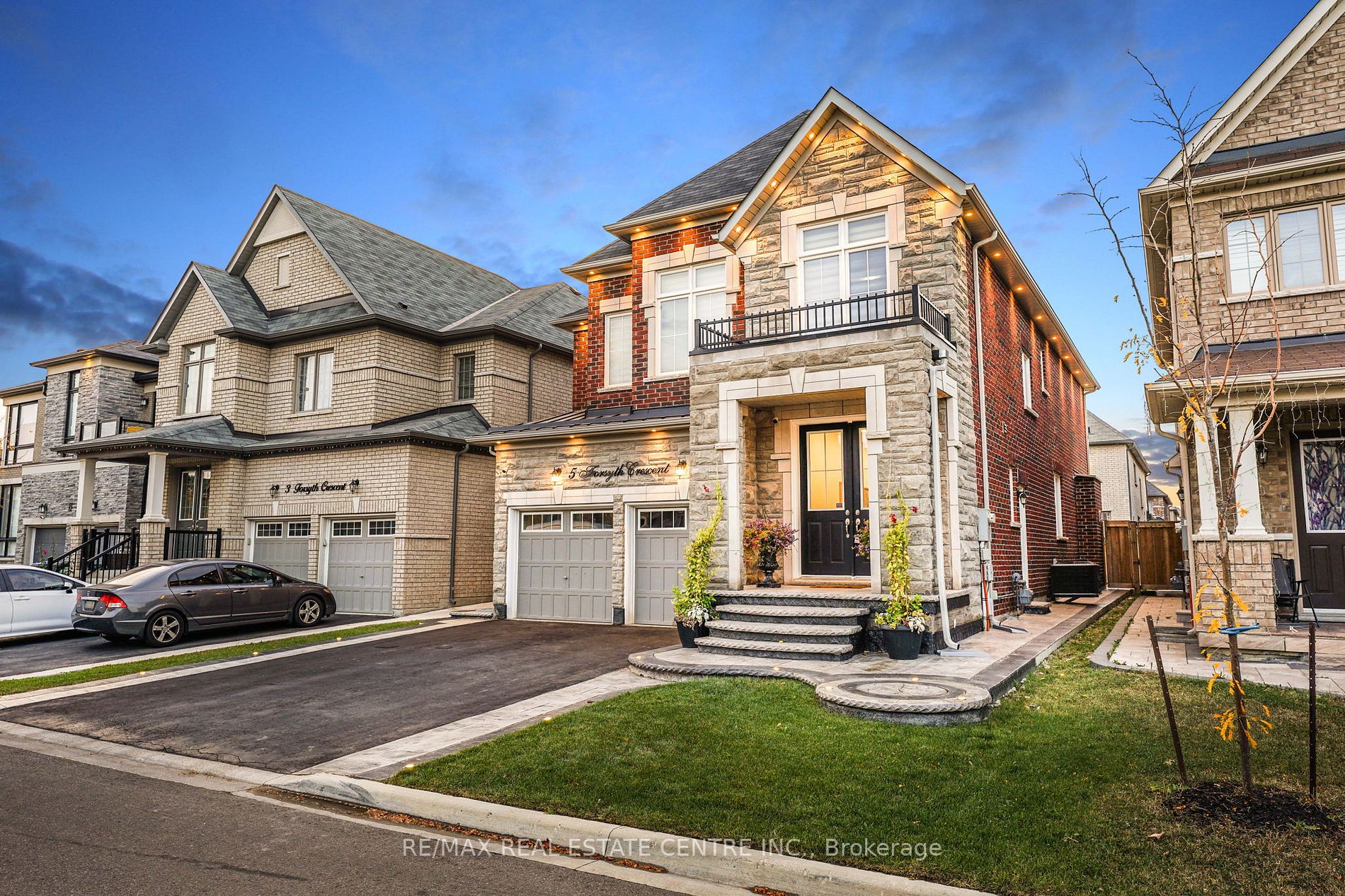 5 Forsyth Cres E