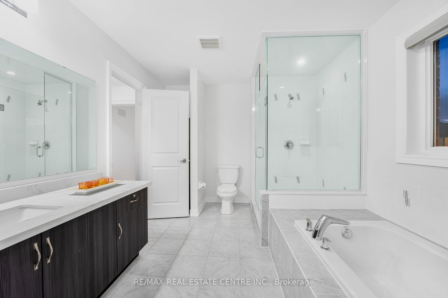 5 Forsyth Cres E