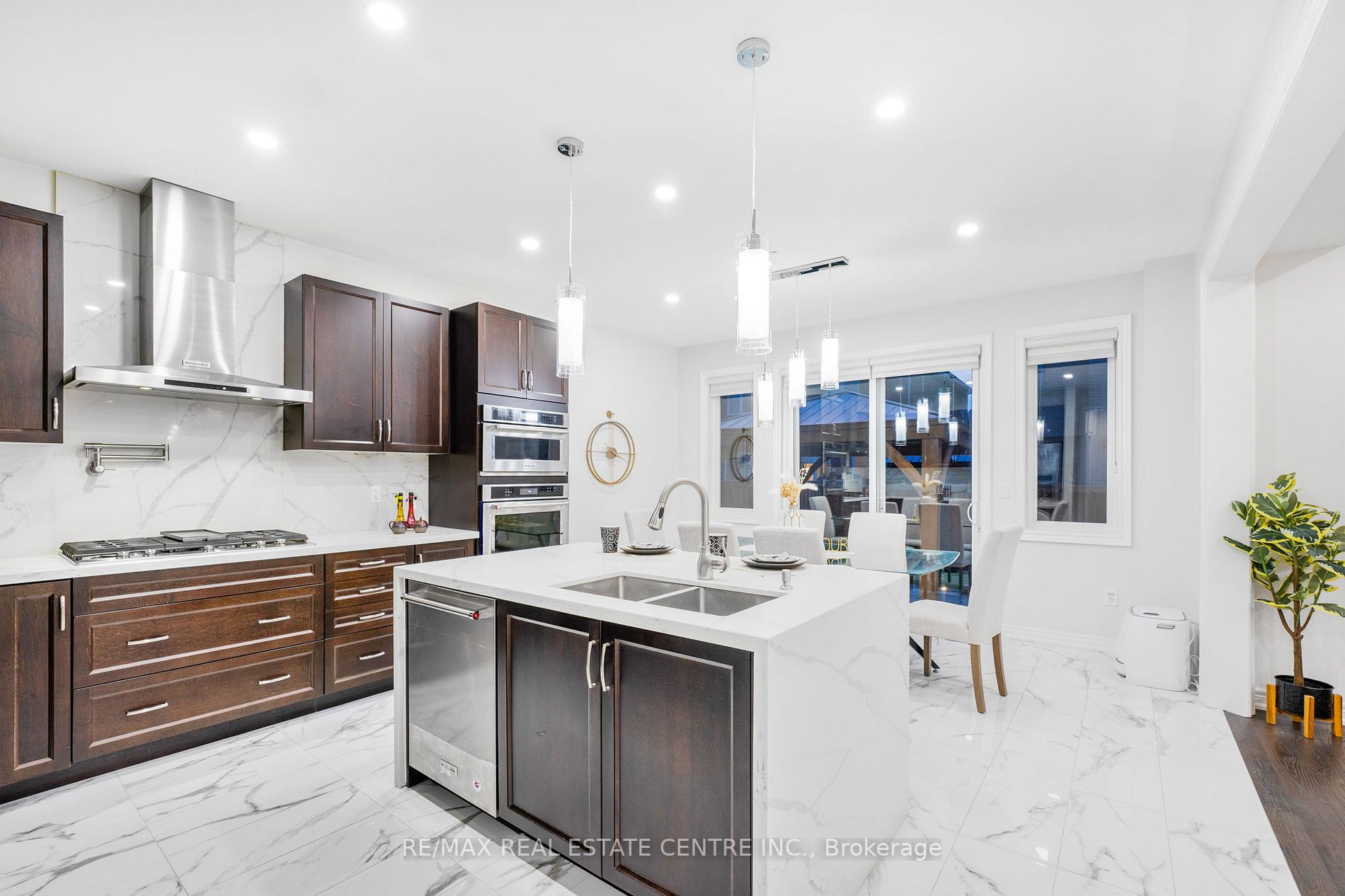 5 Forsyth Cres E