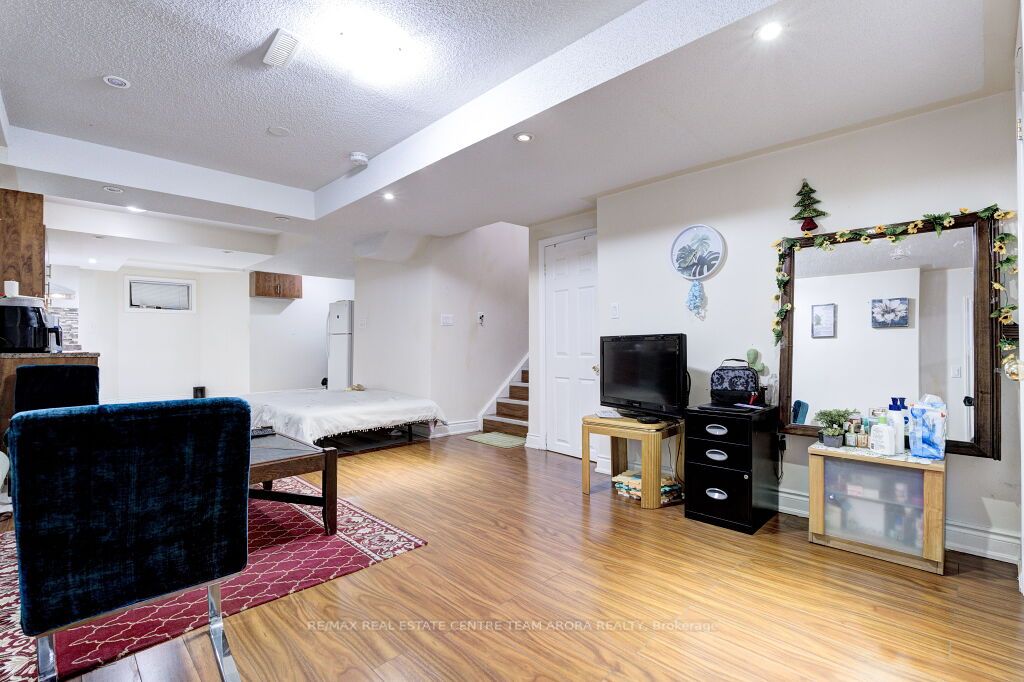 27 Cranwood Circ