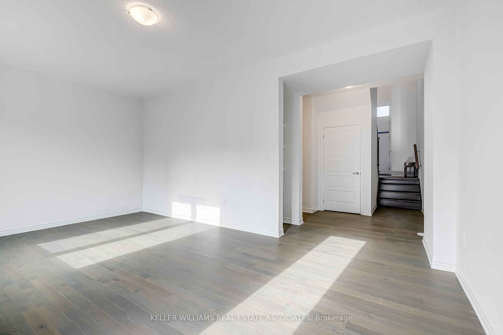 1368 Kobzar Dr