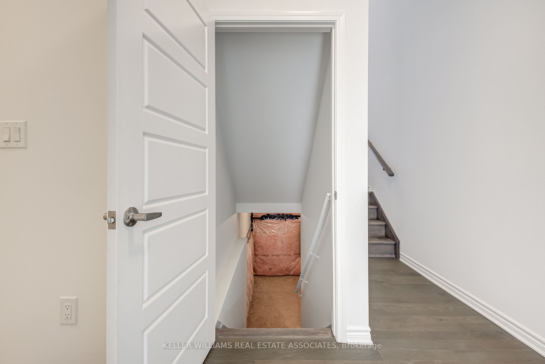 1368 Kobzar Dr