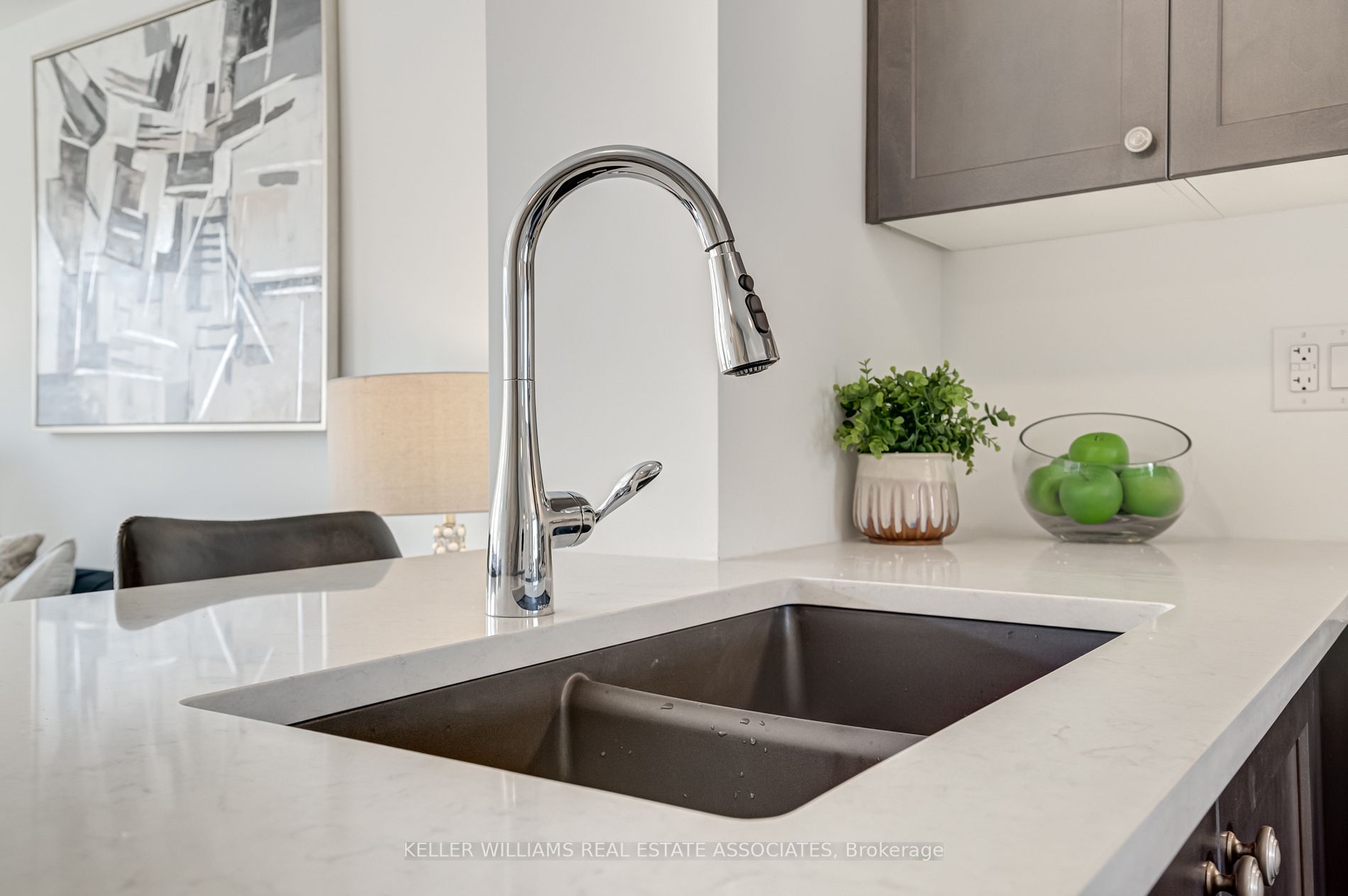 1368 Kobzar Dr
