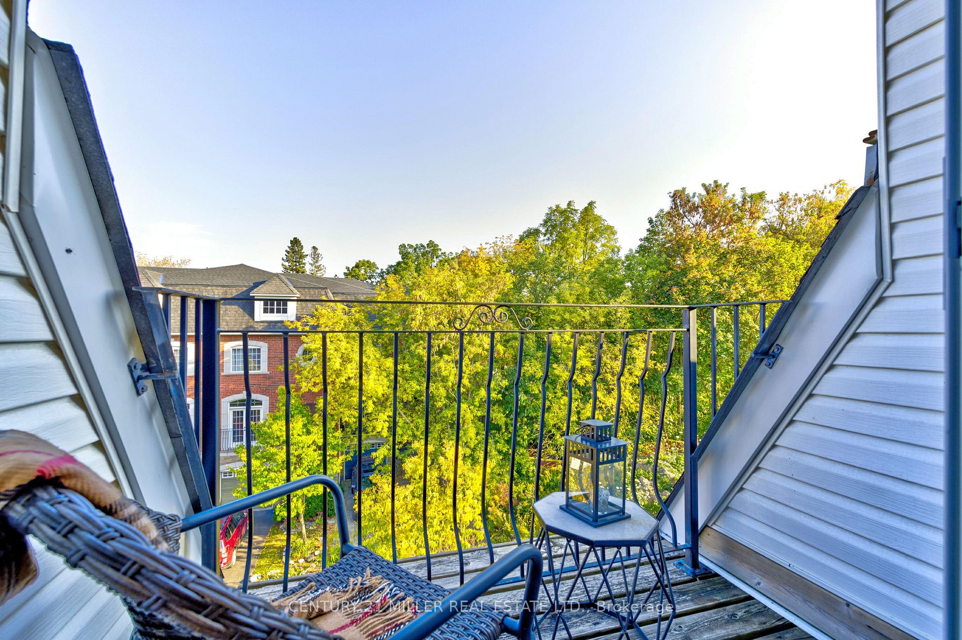11F James St