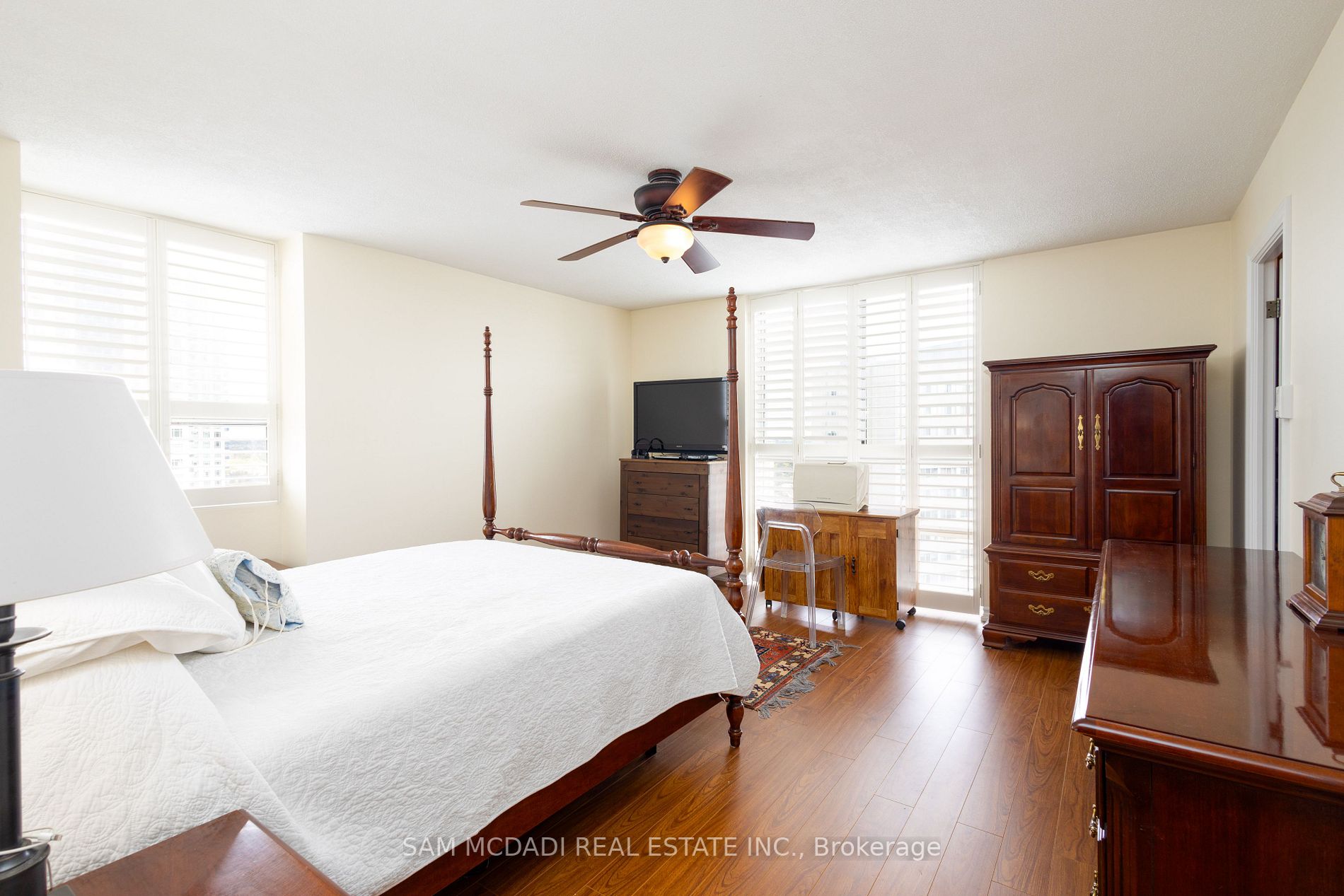 3650 Kaneff Cres, #2301